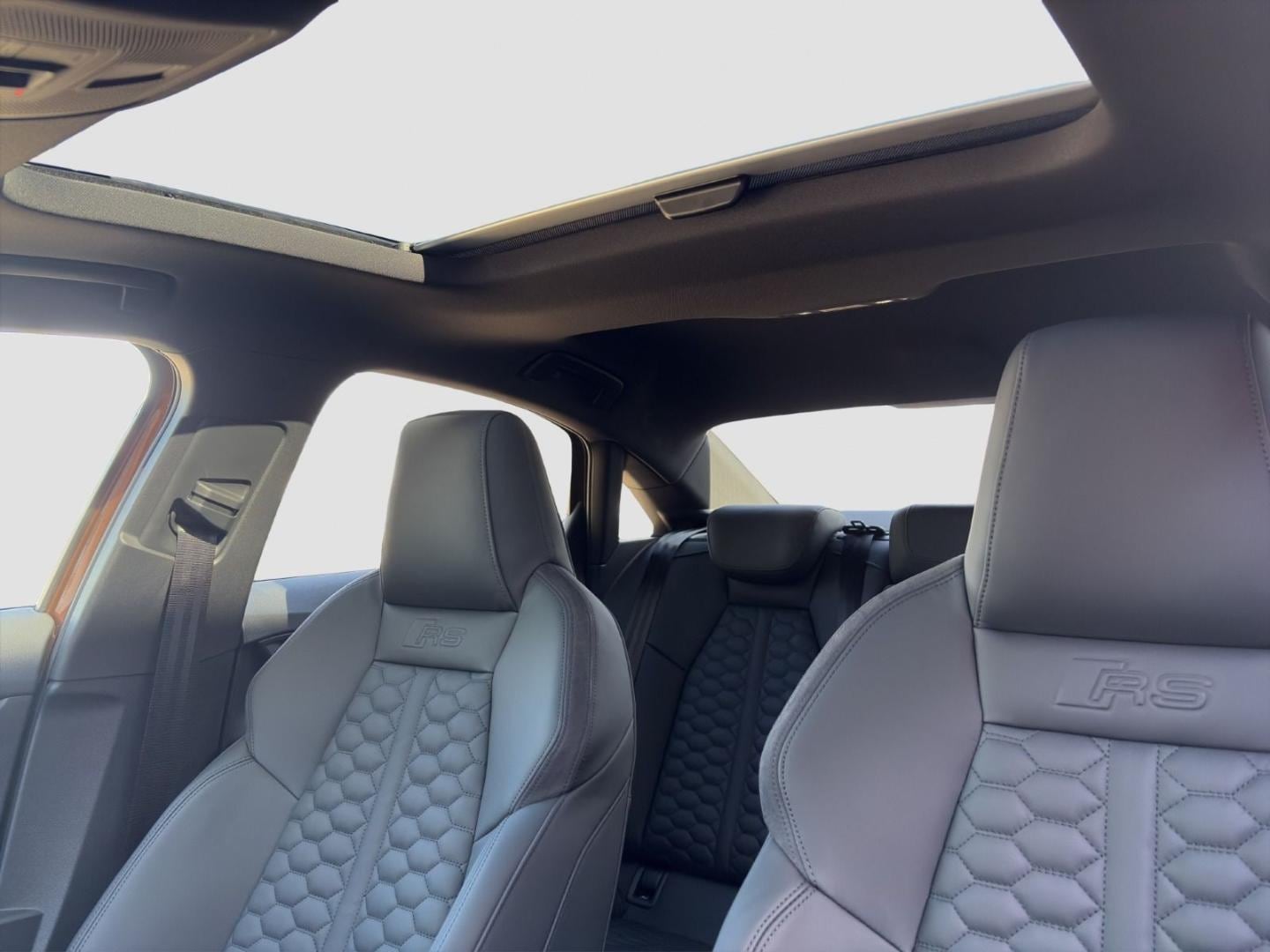 Bild über Audi RS 3 Limousine TFSI quattro 294 kW S tronic - für weitere Informationen kontaktieren Sie den Audi Partner