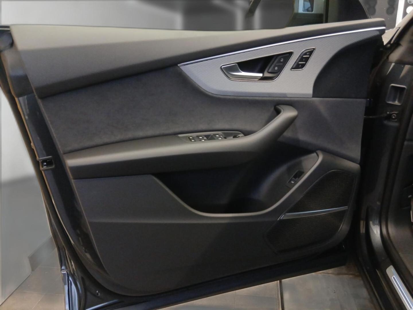Bild über Audi Q8 SUV S line business TDI quattro 210 kW tiptronic - für weitere Informationen kontaktieren Sie den Audi Partner