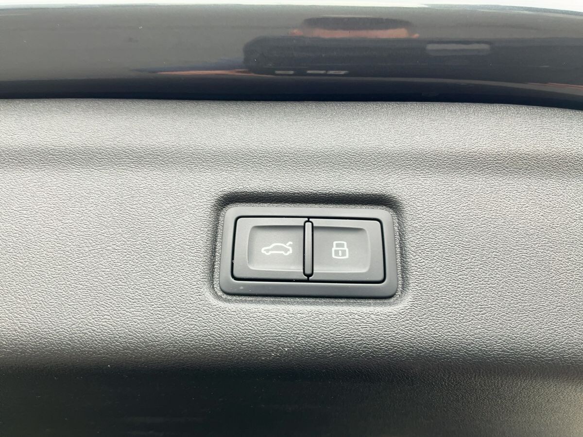 Image about Audi Q6 SUV e-tron e-tron quattro