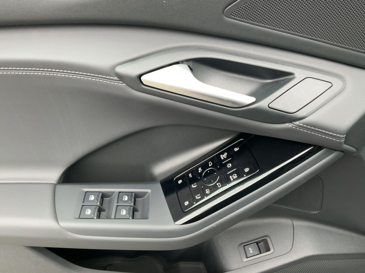 Image about Audi Q6 SUV e-tron e-tron quattro