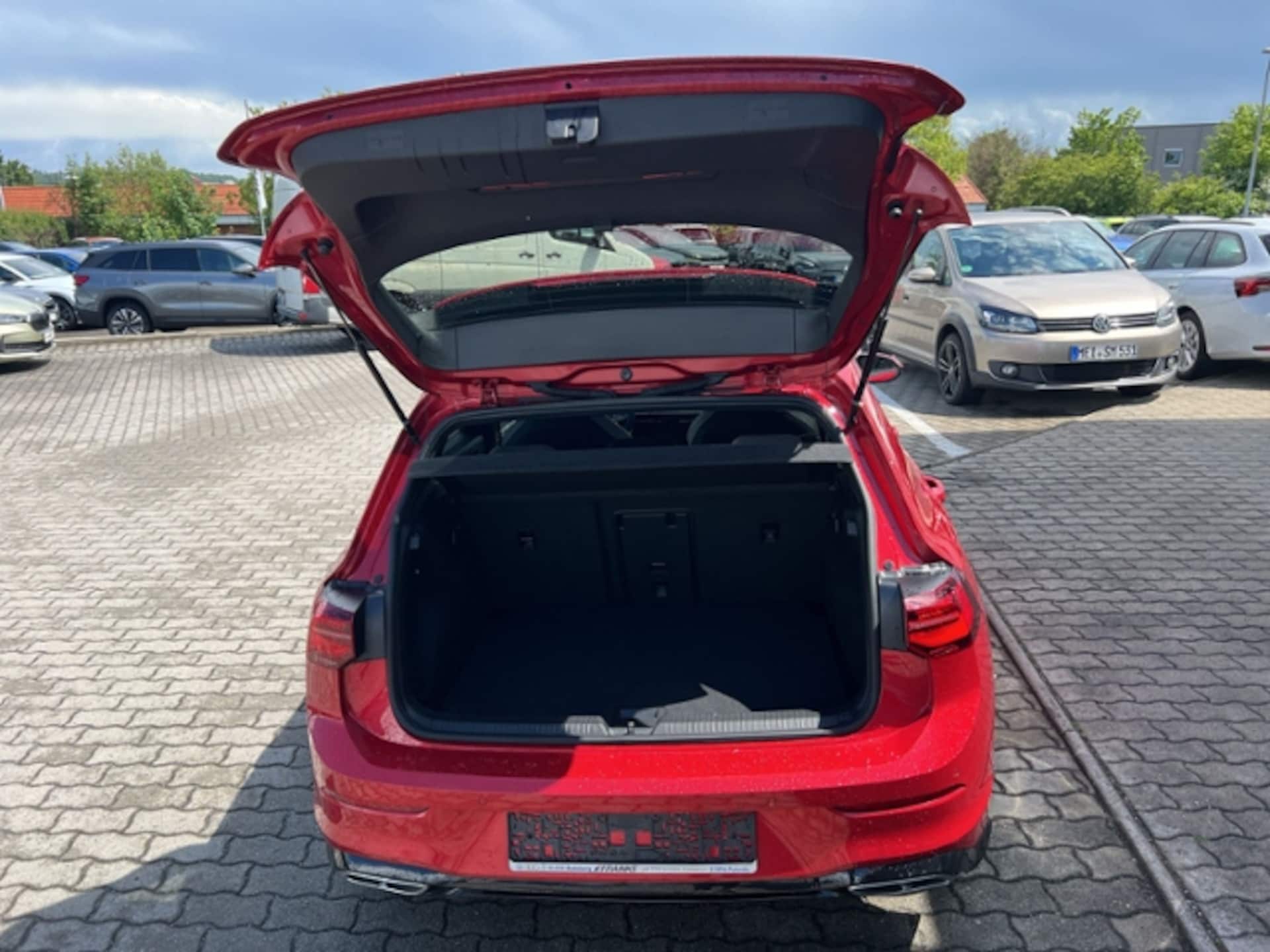 Volkswagen Golf R-Line