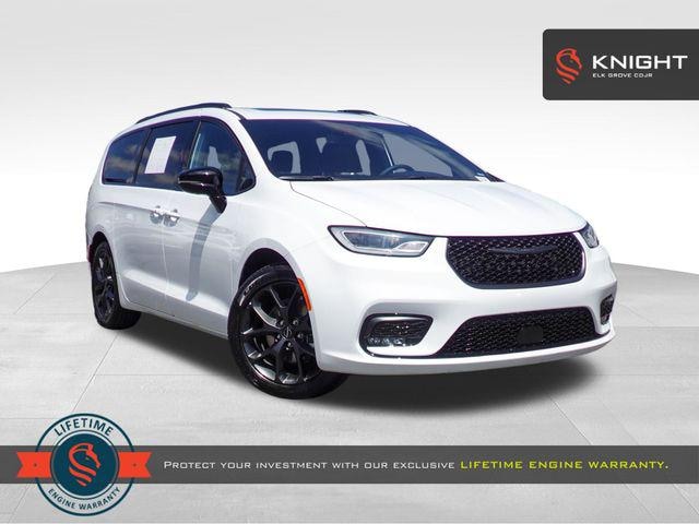 Photo of 2025 Chrysler Pacifica 