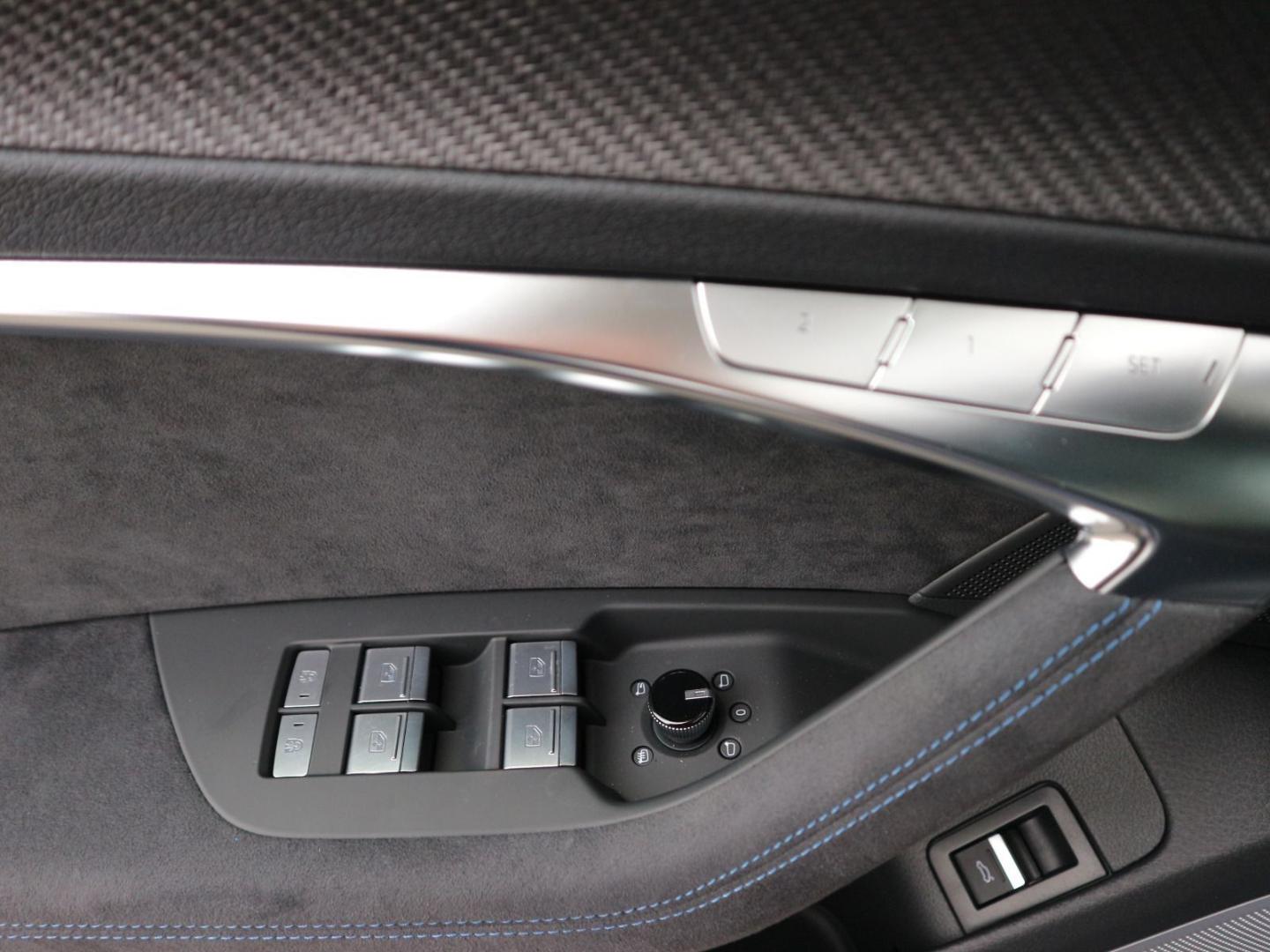 Image about Audi RS 6 Avant performance quattro tiptronic