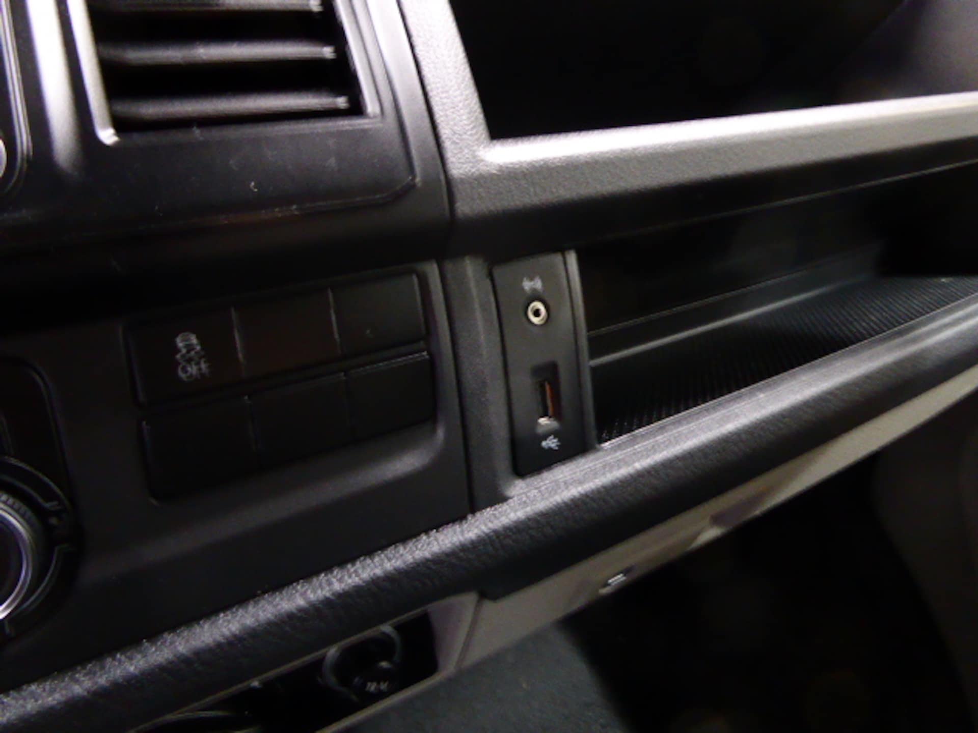 Volkswagen T6 Transporter Kombi langer Radstand