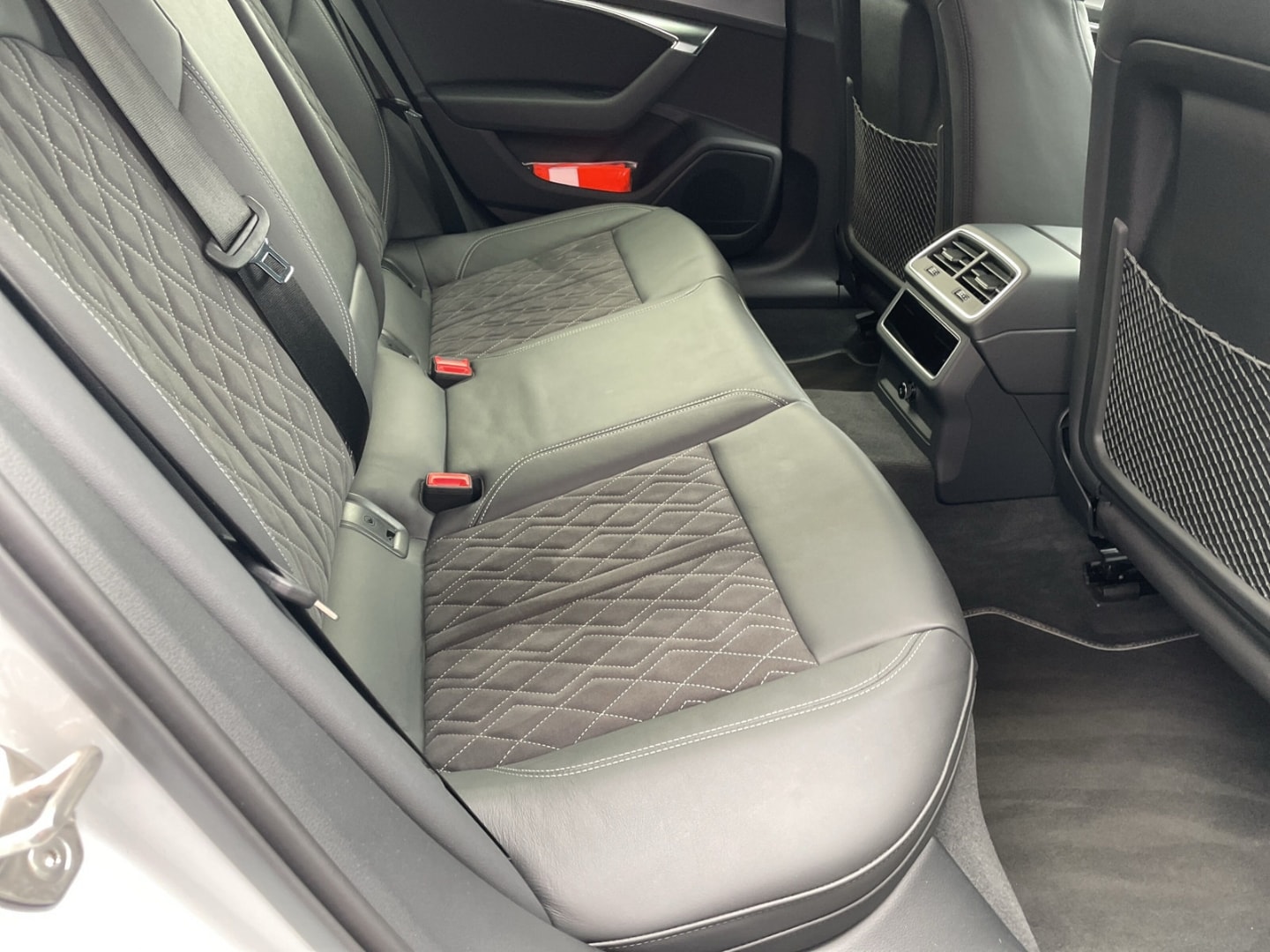 Bild über Audi S6 Avant TDI quattro tiptronic - für weitere Informationen kontaktieren Sie den Audi Partner