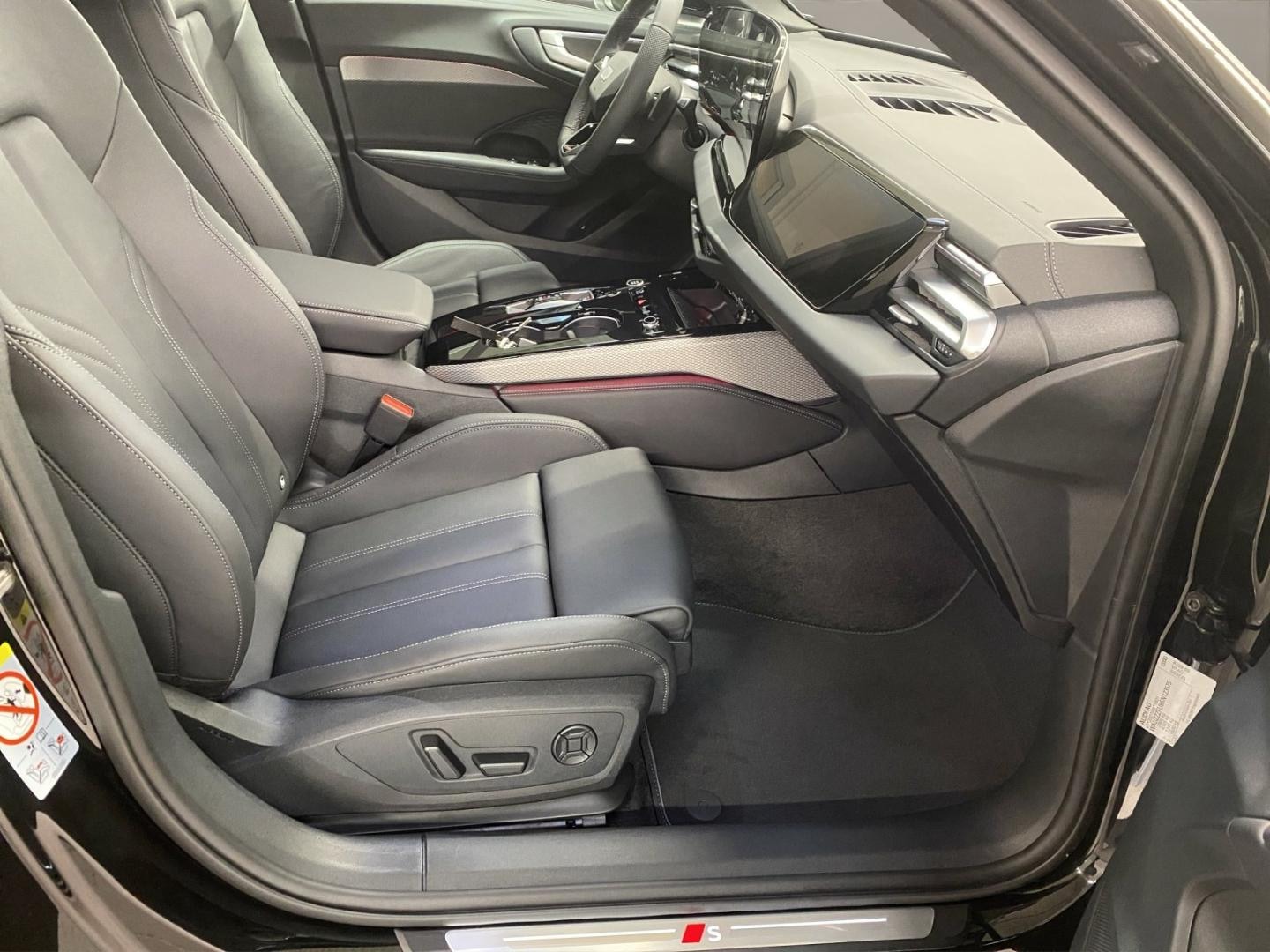 Bild über Audi A5 Avant e-hybrid e-hybrid quattro 270 kW S tronic - für weitere Informationen kontaktieren Sie den Audi Partner