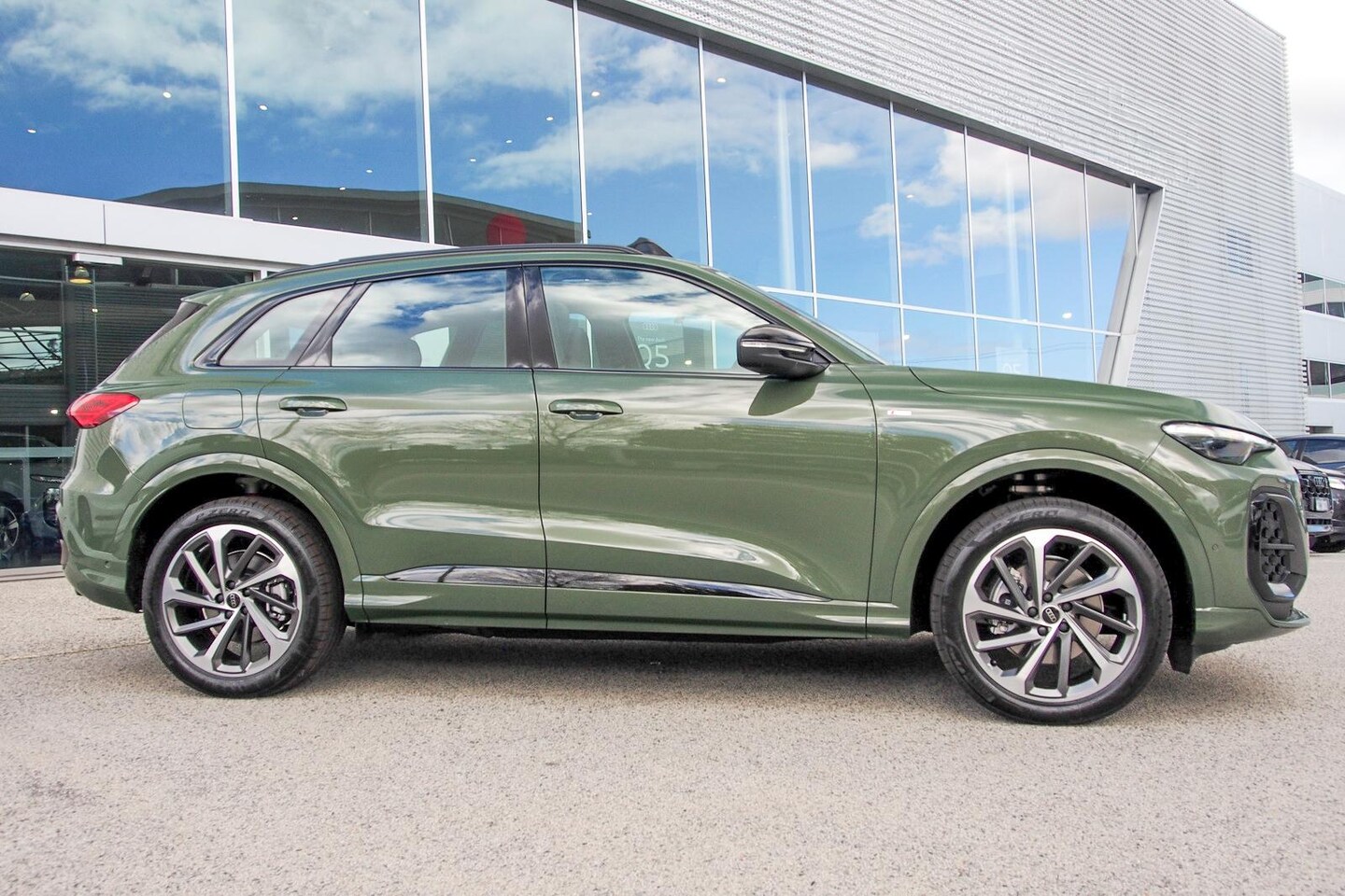 Image about Audi Q5 SUV TFSI quattro 200 kW sport