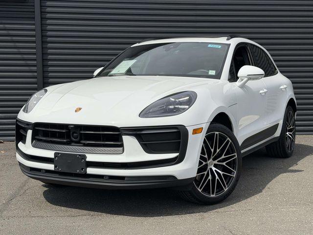 2025 Porsche Macan's photo