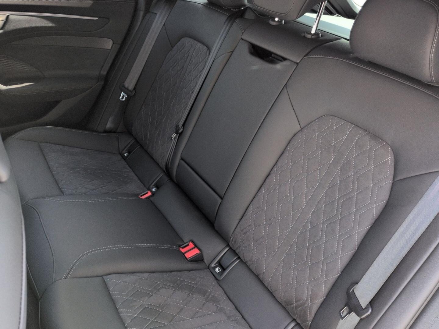 Bild über Audi A6 Avant edition one TDI quattro 150 kW S tronic - für weitere Informationen kontaktieren Sie den Audi Partner