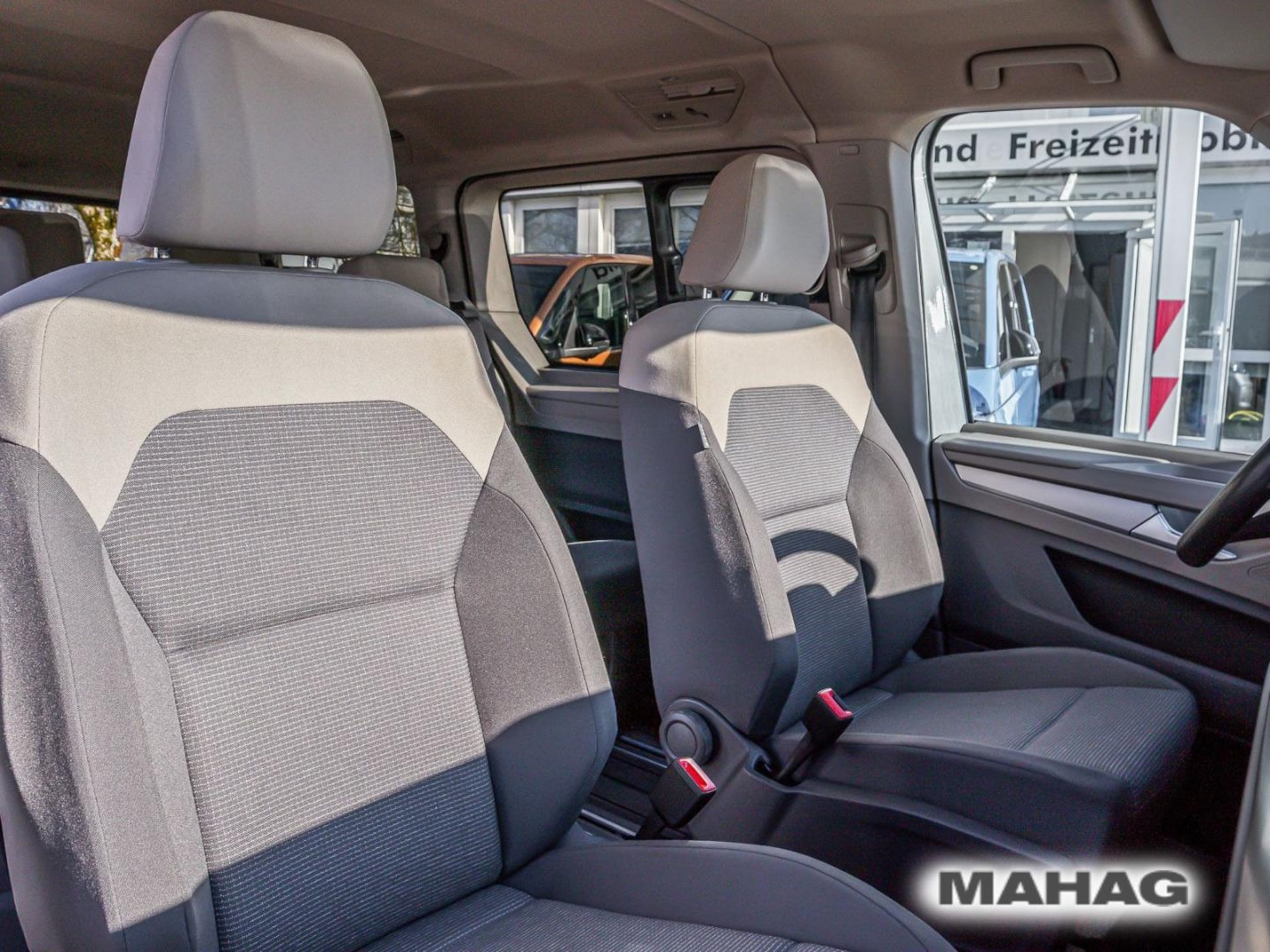 Volkswagen Multivan Langversion Basis-Modell