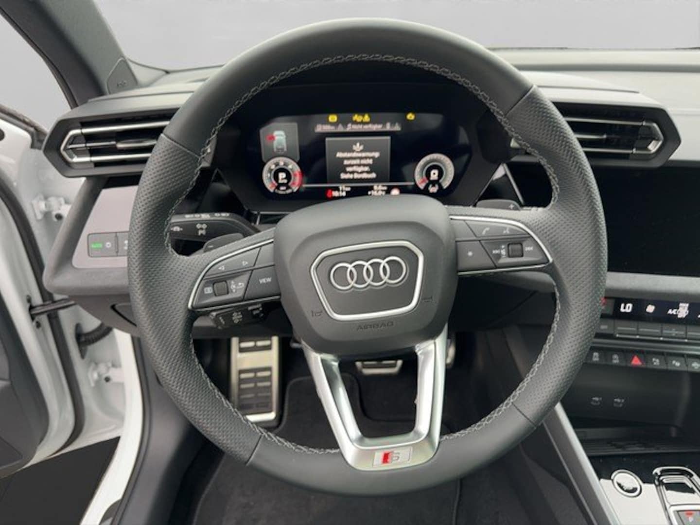 Bild über Audi A3 allstreet 35 TDI S tronic - für weitere Informationen kontaktieren Sie den Audi Partner