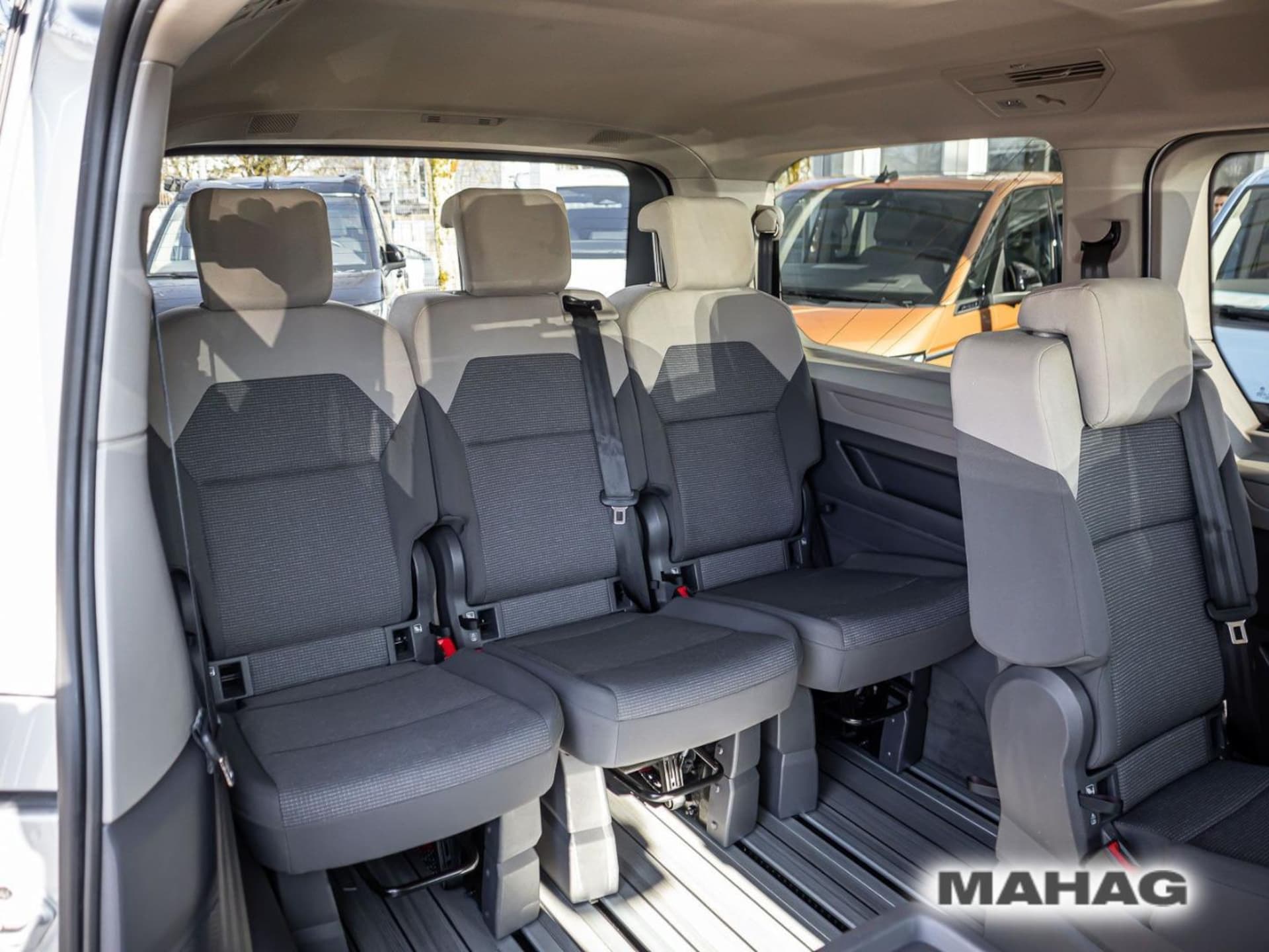 Volkswagen Multivan Langversion Basis-Modell