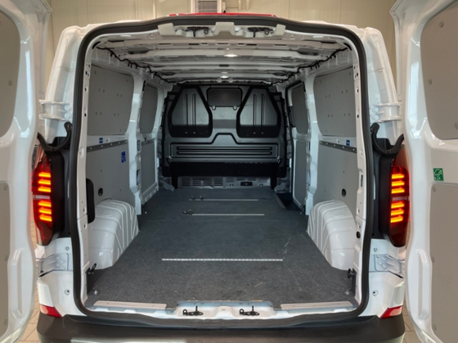 Volkswagen Transporter Kasten langer Radstand – Bild 6