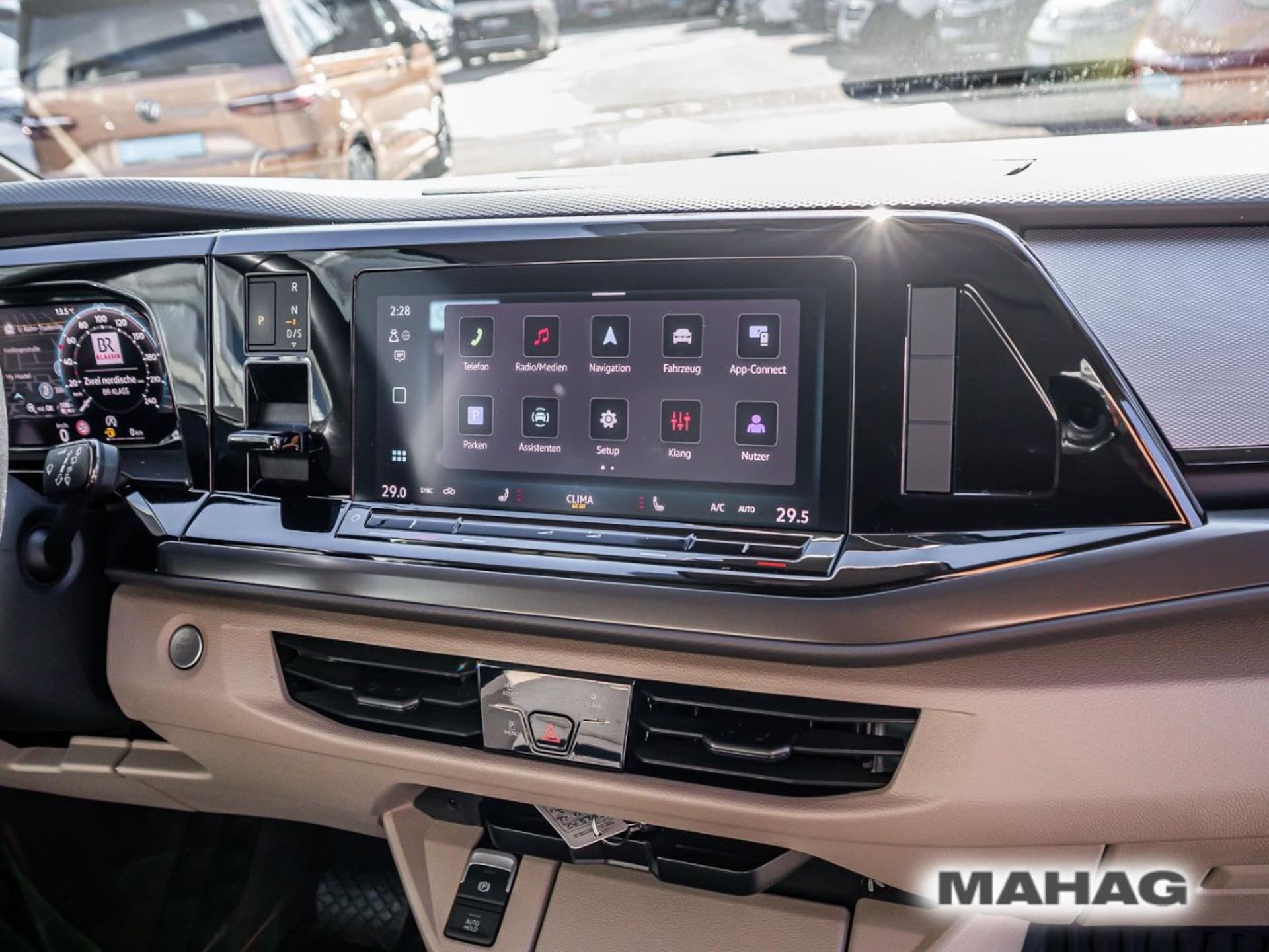 Volkswagen Multivan Langversion Basis-Modell