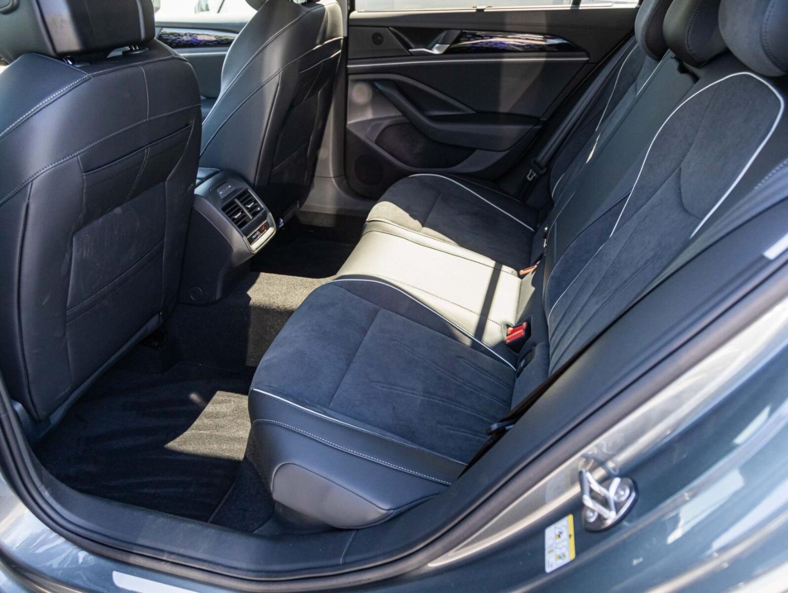 Volkswagen Passat – Bild 14