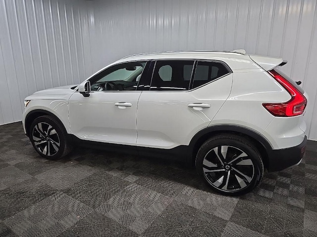 2025 Volvo XC40
