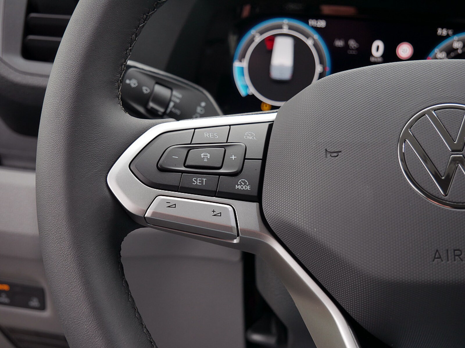 Volkswagen Crafter Kasten mittlerer Radstand – Bild 22