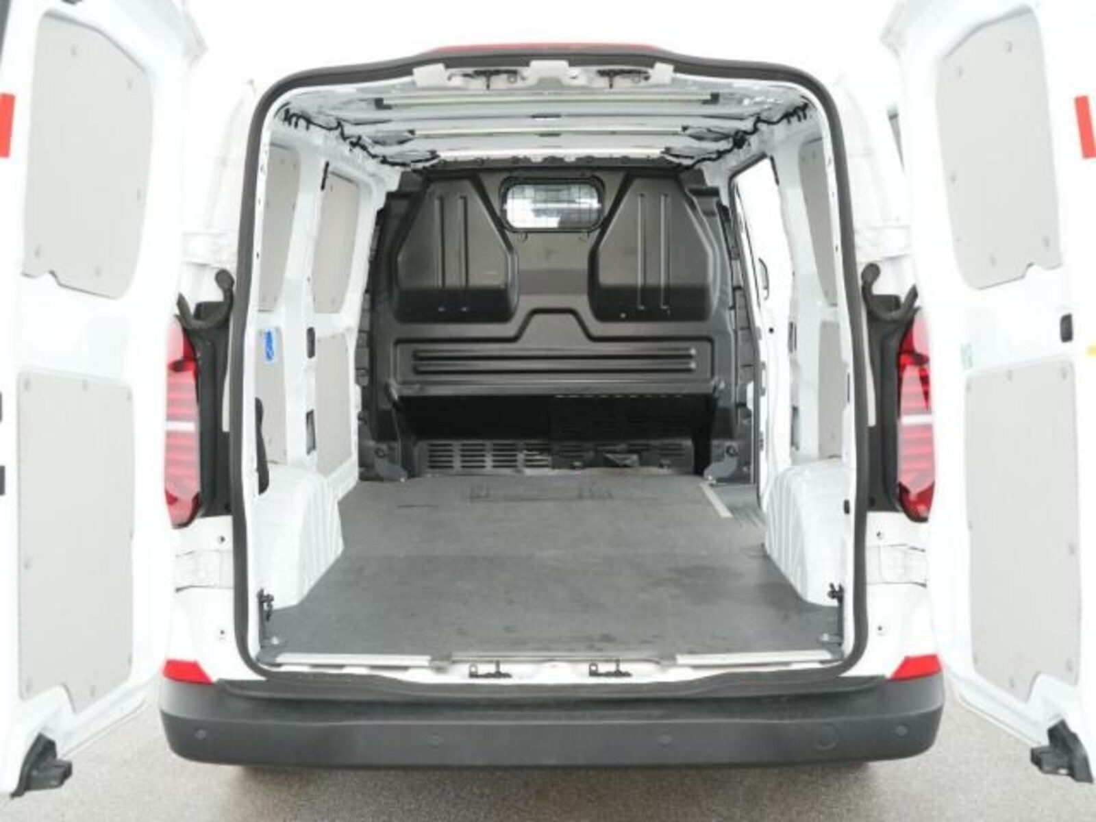 Volkswagen Transporter Kasten kurzer Radstand – Bild 5