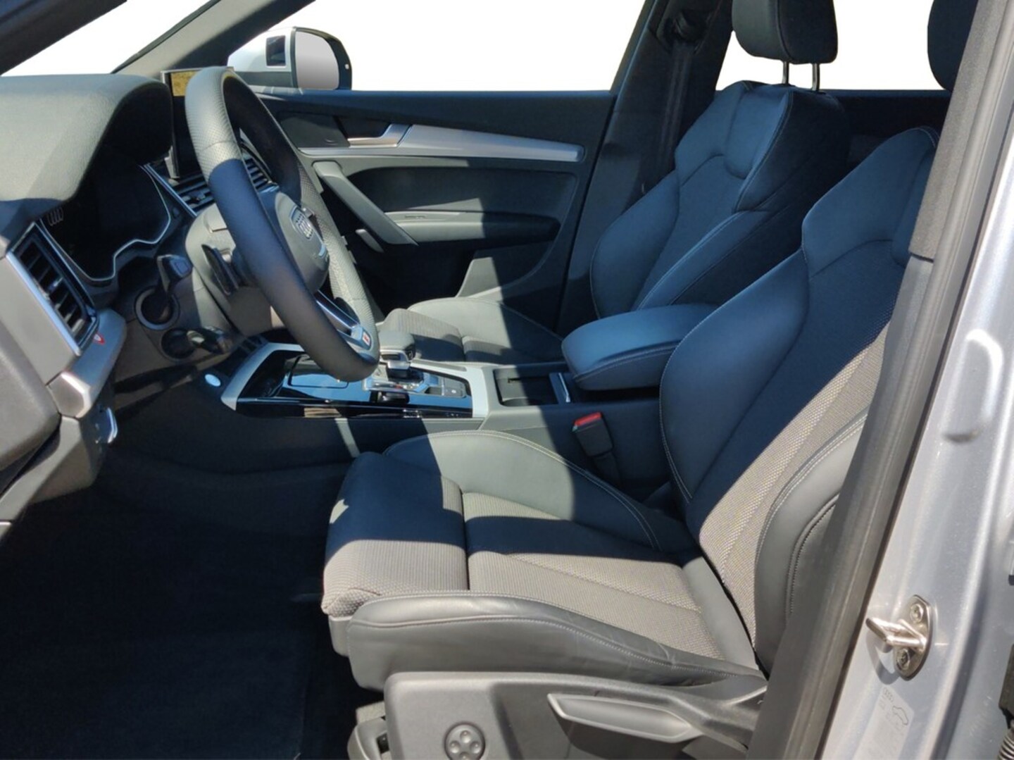 Bild über Audi Q5 40 TDI quattro 150 kW S tronic - für weitere Informationen kontaktieren Sie den Audi Partner