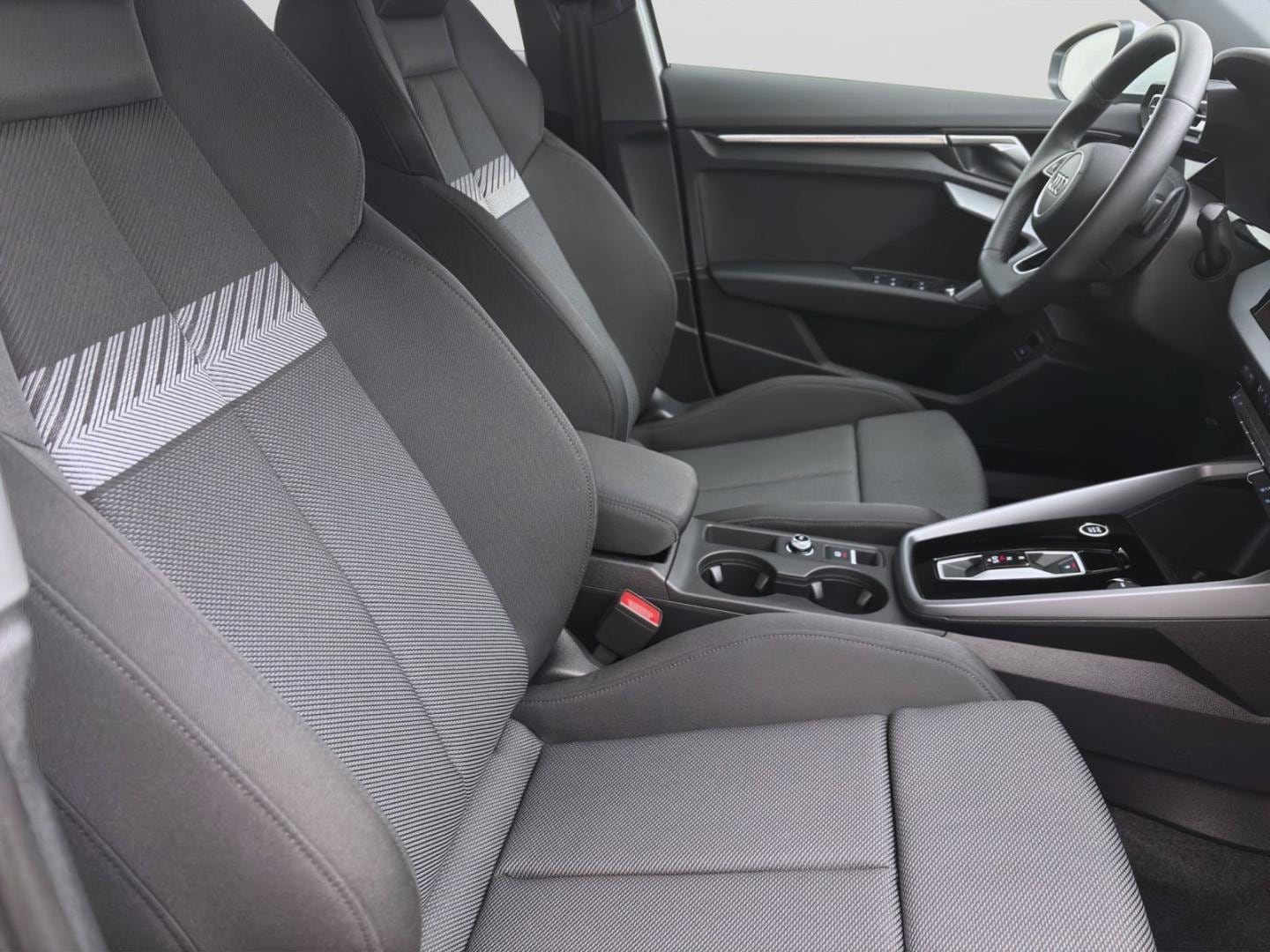 Bild über Audi A3 Limousine S line 30 TFSI S tronic - für weitere Informationen kontaktieren Sie den Audi Partner