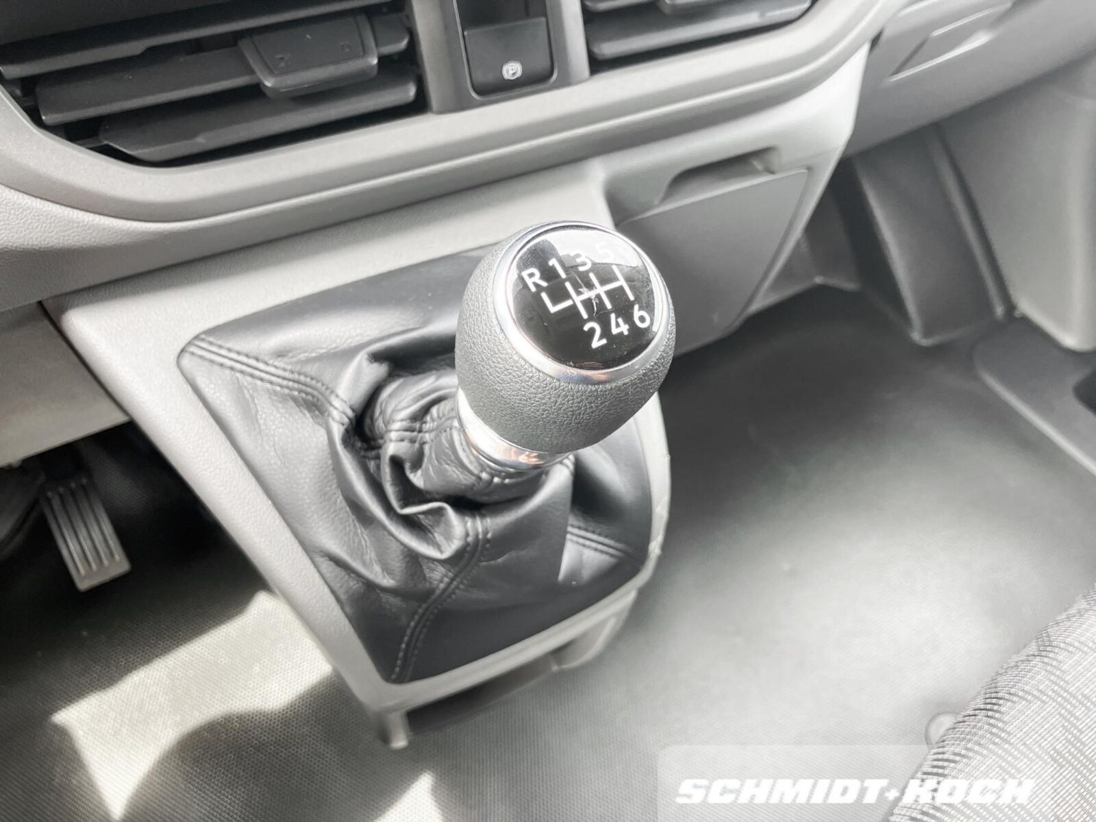 Volkswagen Transporter Kasten kurzer Radstand – Bild 10