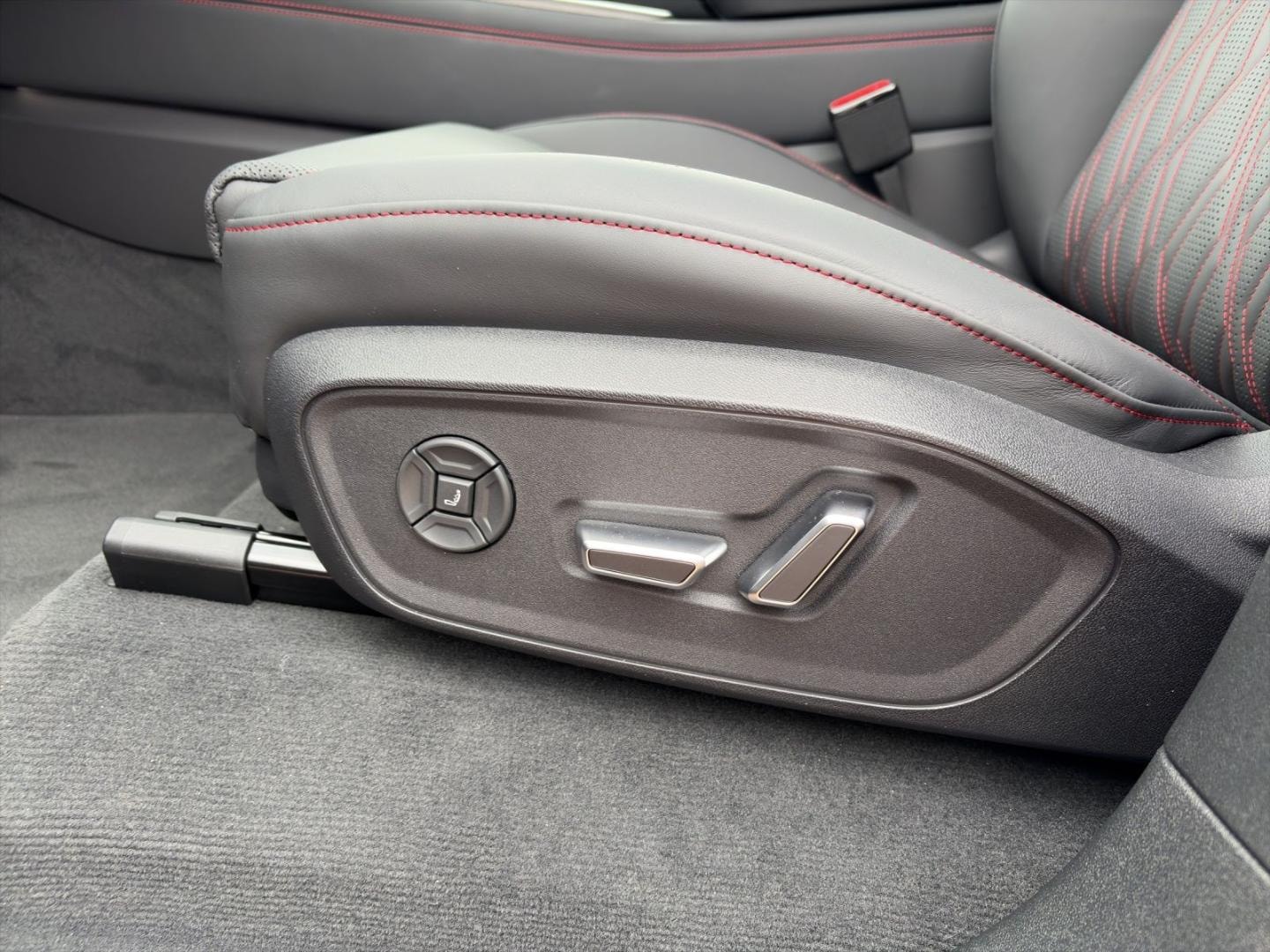 Bild über Audi Q7 SUV TDI quattro 220 kW tiptronic - für weitere Informationen kontaktieren Sie den Audi Partner