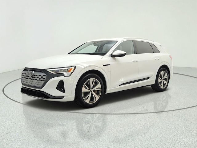 Photo of 2024 Audi Q8 e-tron