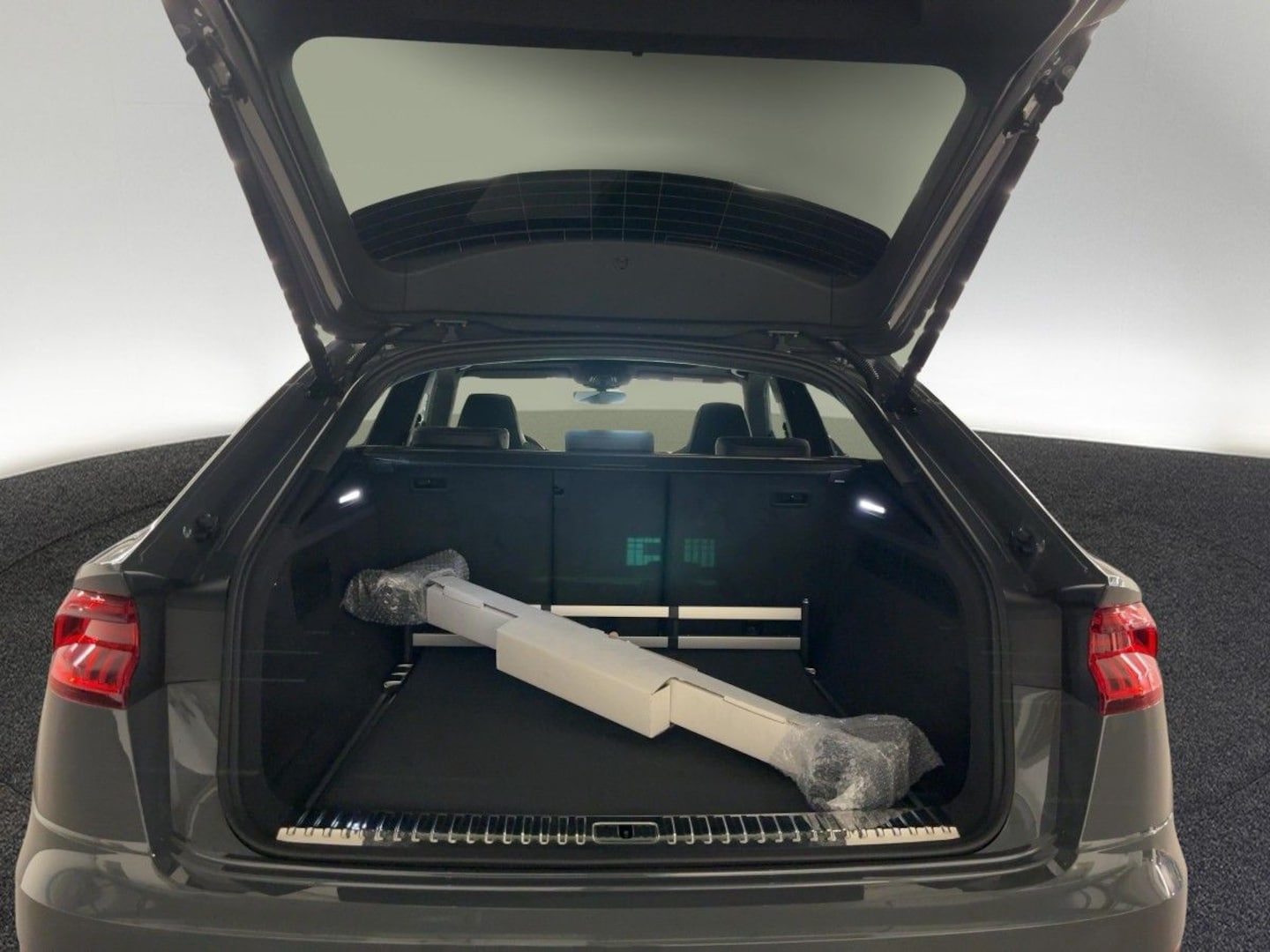 Bild über Audi SQ8 TFSI quattro tiptronic - für weitere Informationen kontaktieren Sie den Audi Partner