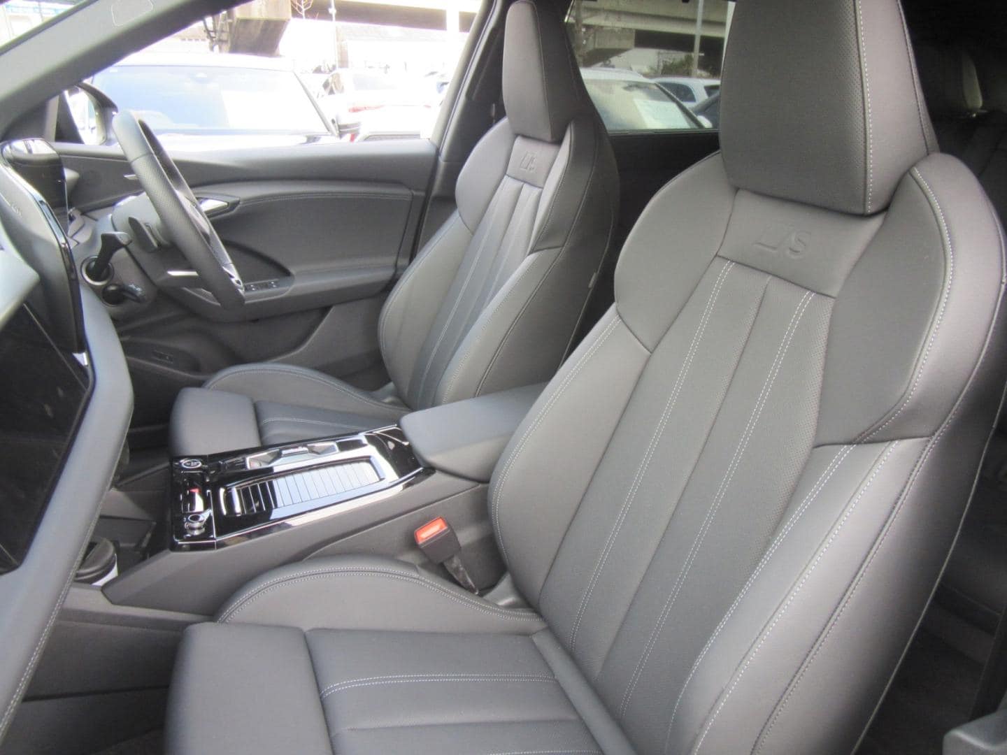 Audi Q6 SUV e-tron quattro advanced for more details contact your dealer
