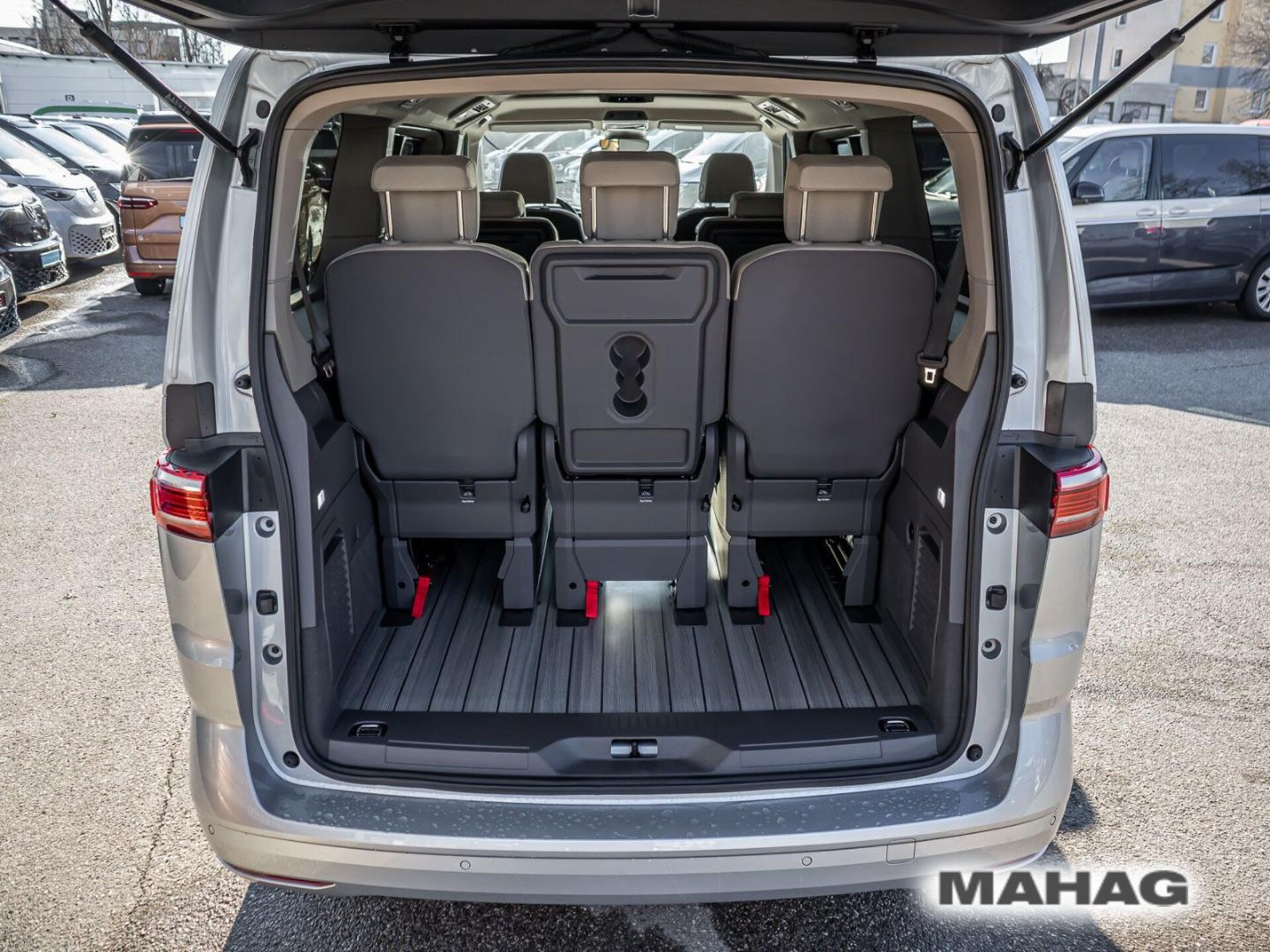 Volkswagen Multivan Langversion Basis-Modell