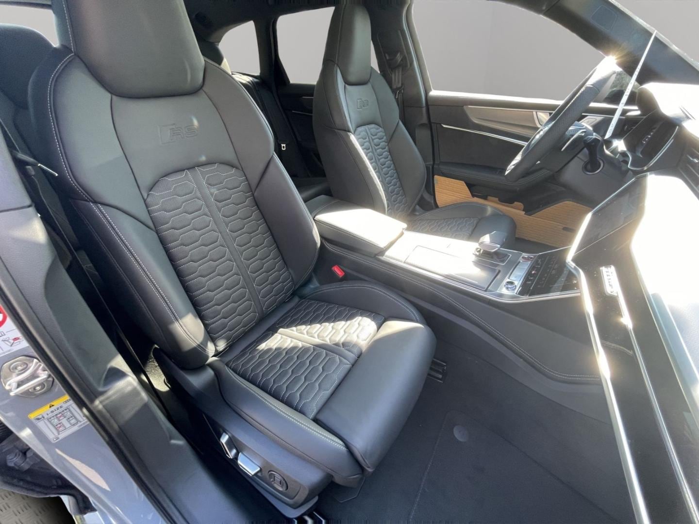Bild über Audi RS 6 Avant TFSI quattro tiptronic - für weitere Informationen kontaktieren Sie den Audi Partner