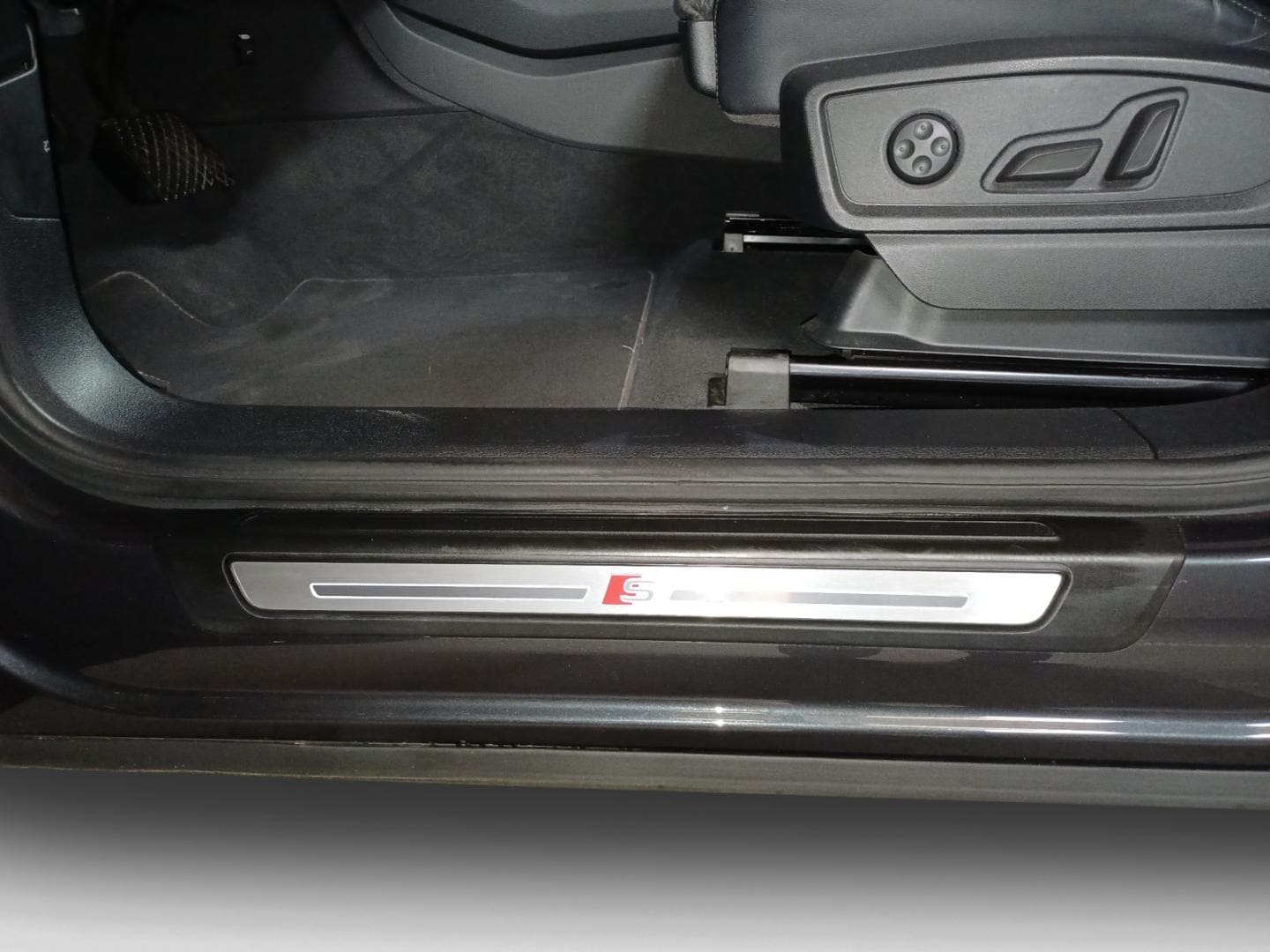 Image about Audi Q5 TFSI e Sport 55 TFSI e quattro 270 kW (367 ch) S tronic