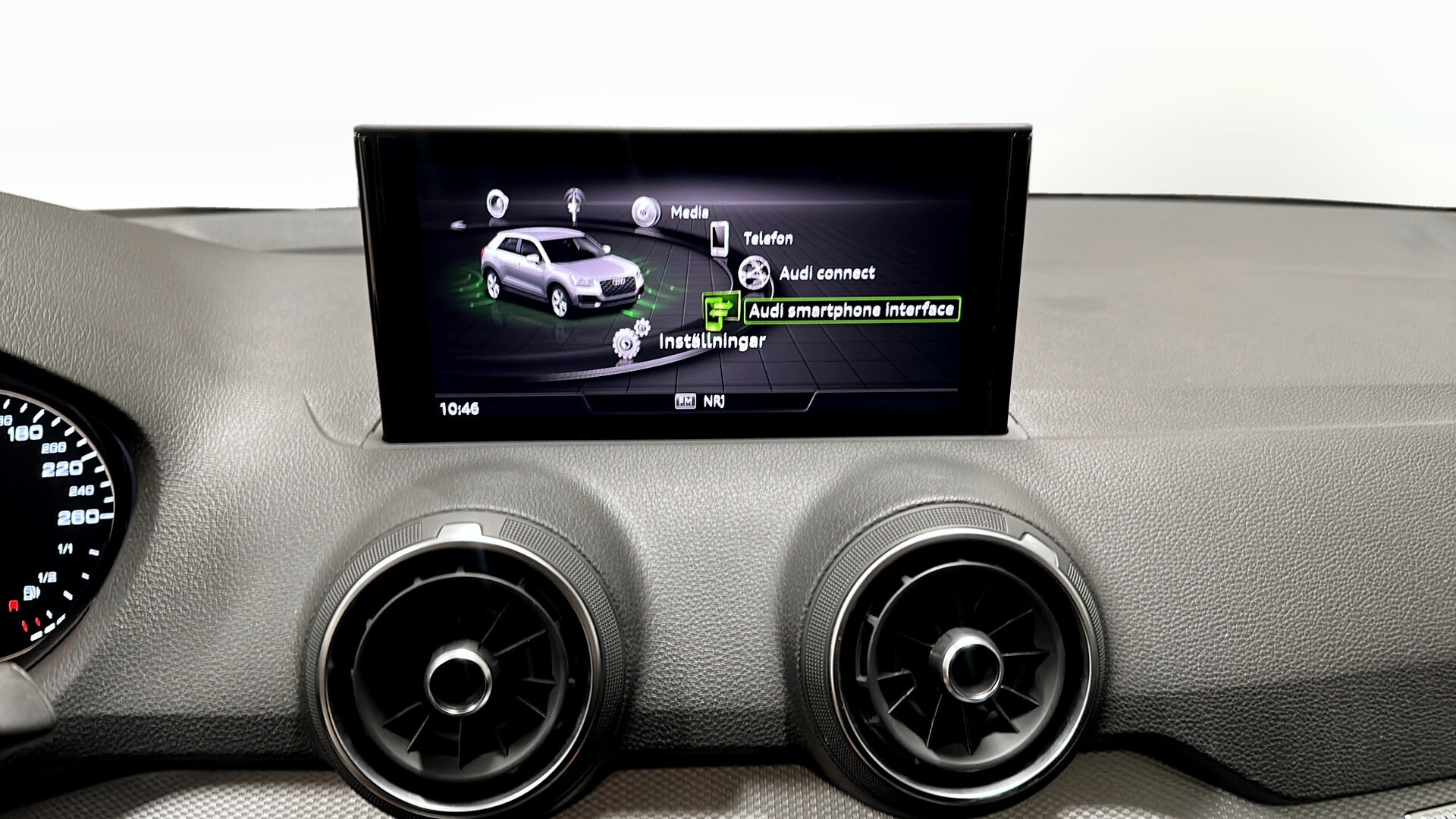 Bild som visar&nbsp;Audi Q2&nbsp;Q2 30 TFSI Proline 110 hk 6-växlad - för mer information kontakta din Audi Partner