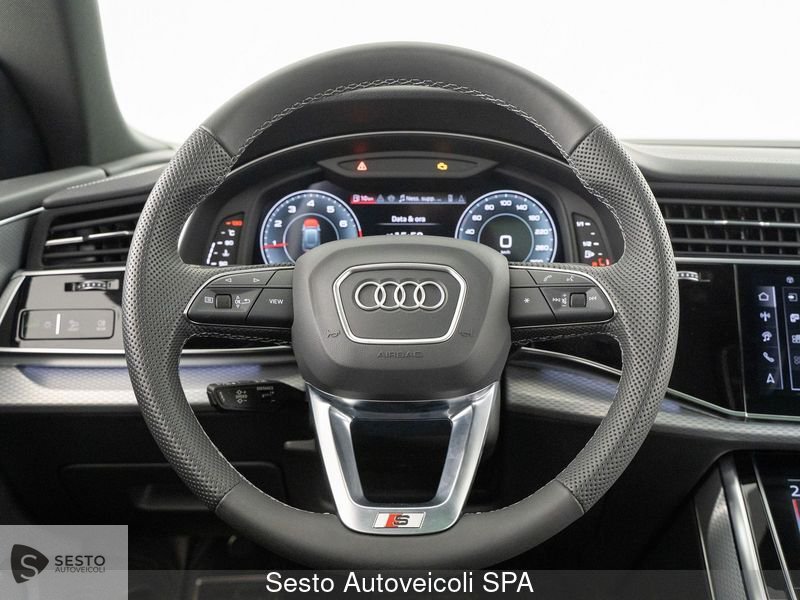 Immagine di Audi Q8 SUV S line edition 55 TFSI quattro 250 kW (340 CV) tiptronic - Vista: for more details contact your dealer