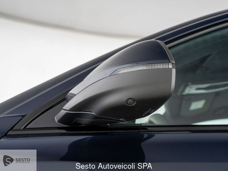 Immagine di Audi Q8 SUV S line edition 55 TFSI quattro 250 kW (340 CV) tiptronic - Vista: for more details contact your dealer