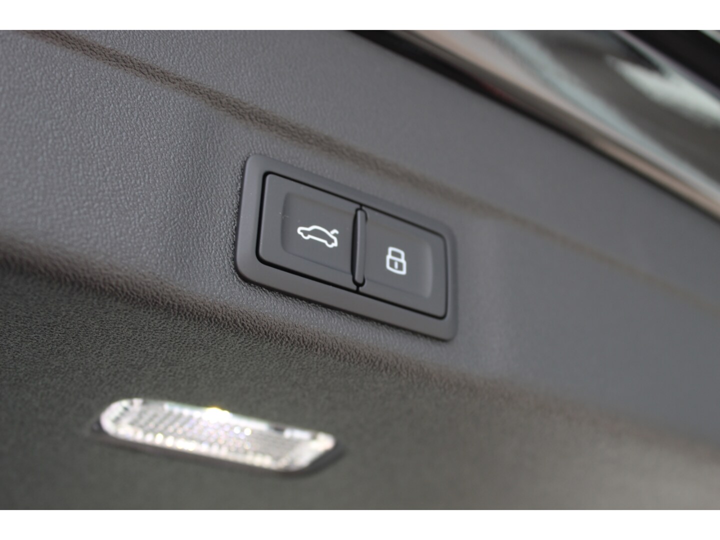 Bild über Audi A6 Avant TDI quattro 150 kW S tronic - für weitere Informationen kontaktieren Sie den Audi Partner
