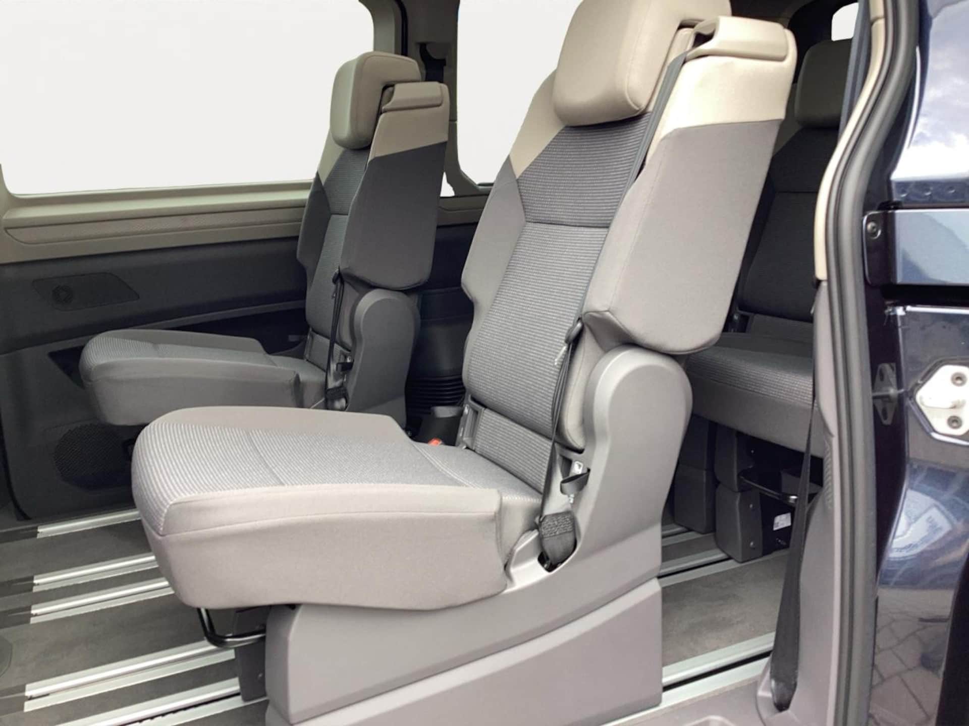 Volkswagen Multivan Langversion Basis-Modell