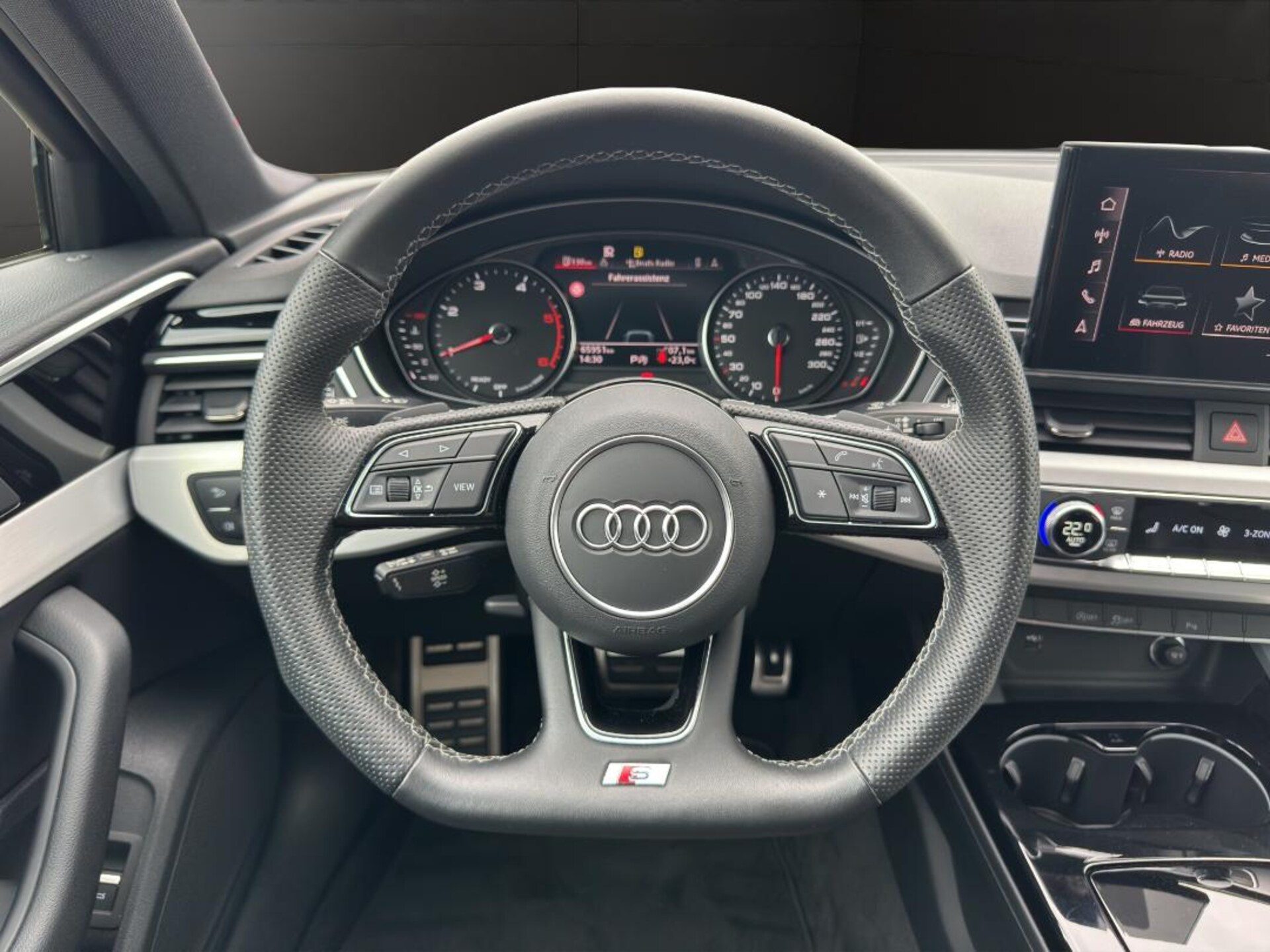 Audi A4 Avant S line