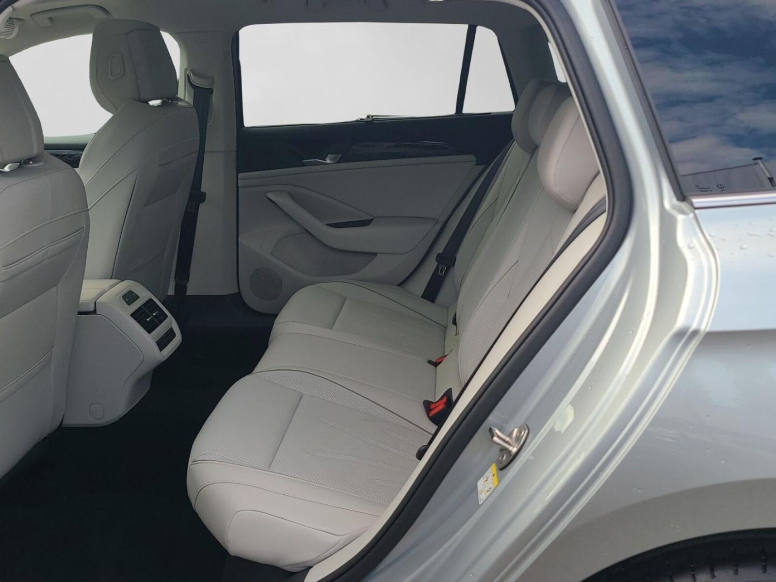 Volkswagen Passat – Bild 13