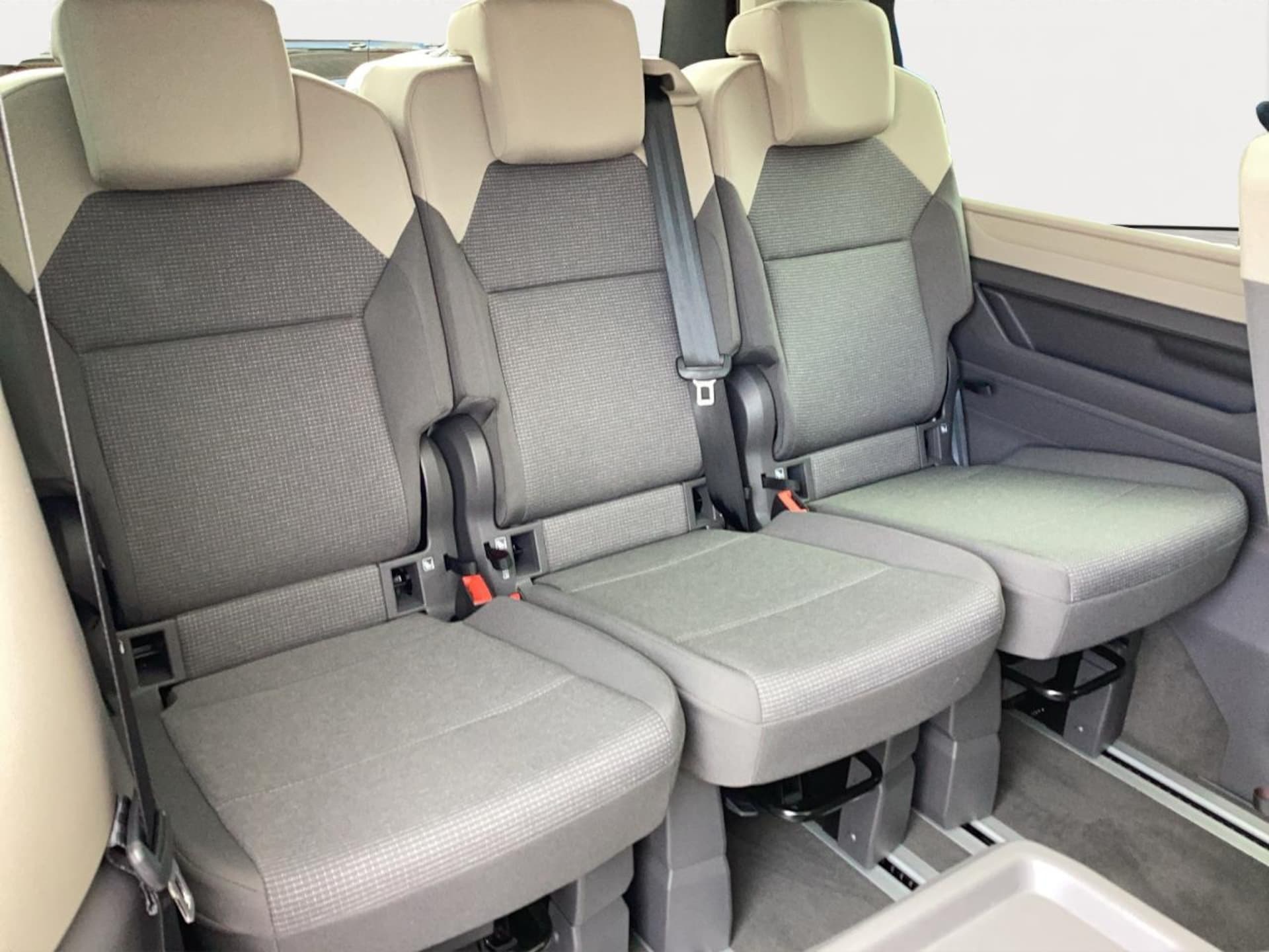 Volkswagen Multivan Langversion Basis-Modell