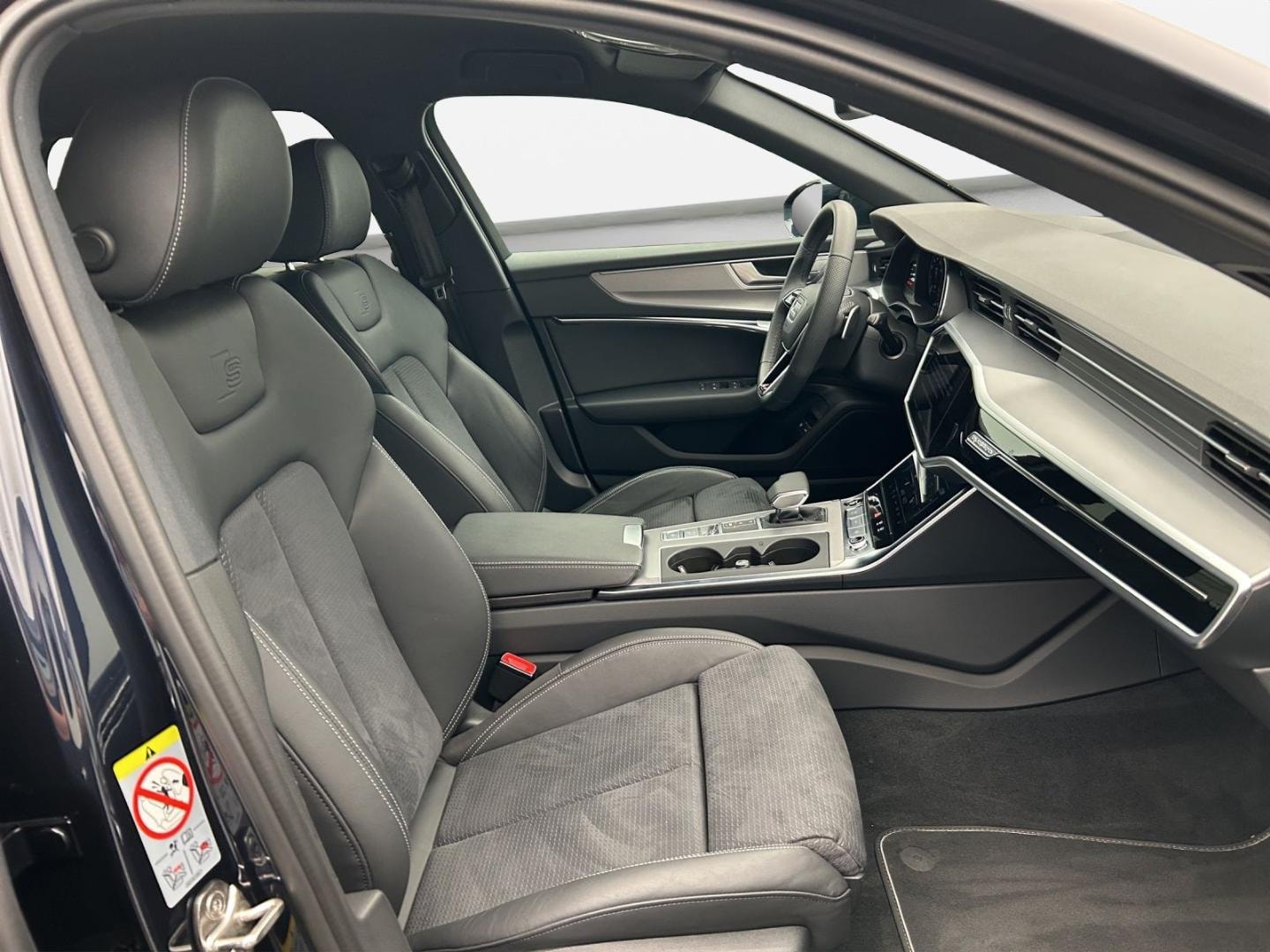 Bild über Audi A6 Avant TFSI e S line 55 TFSI e quattro S tronic - für weitere Informationen kontaktieren Sie den Audi Partner
