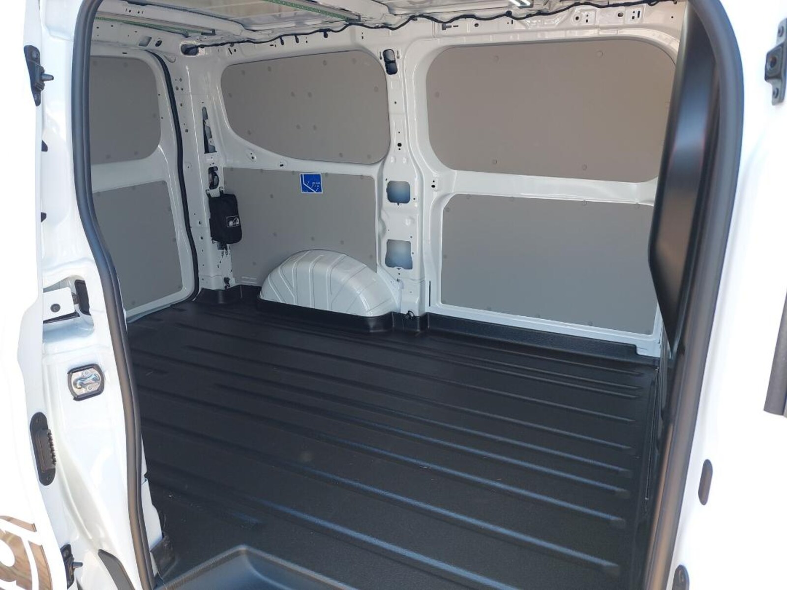 Volkswagen Transporter Kasten kurzer Radstand – Bild 15