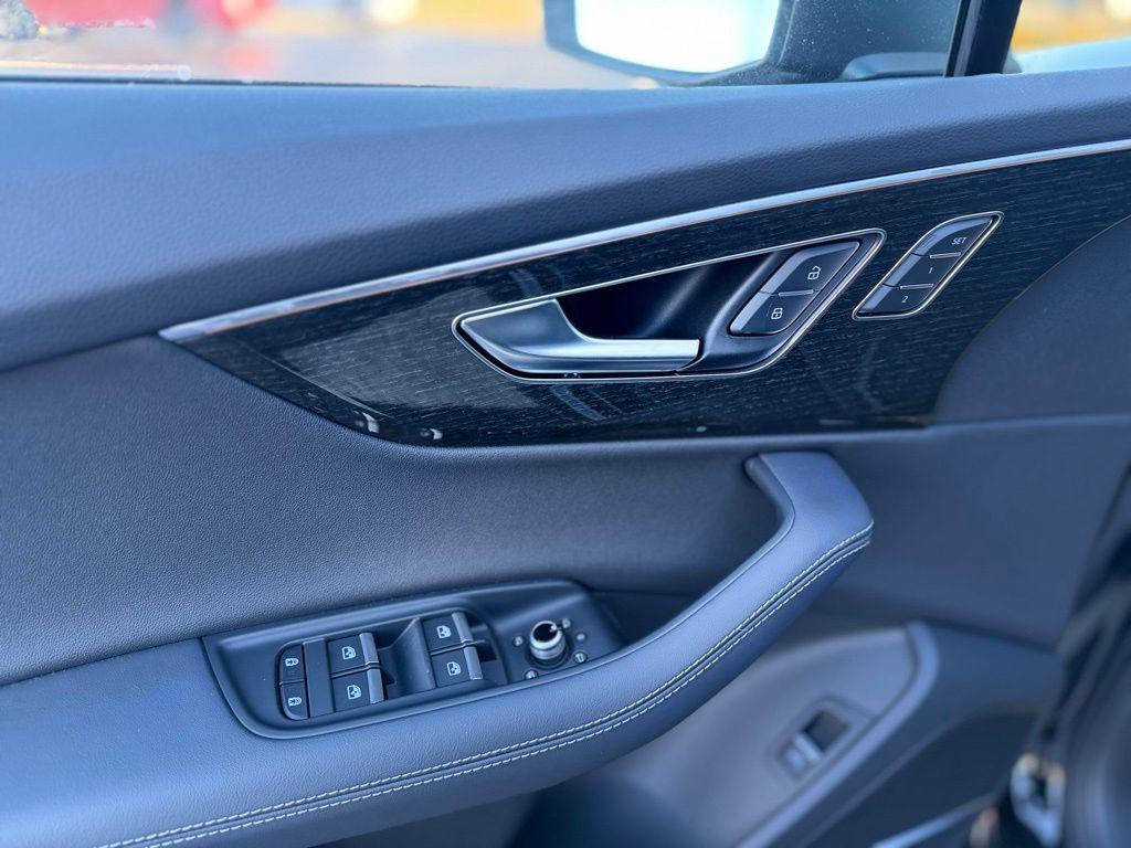 2025 Audi Q7 Premium Plus - Photo 10
