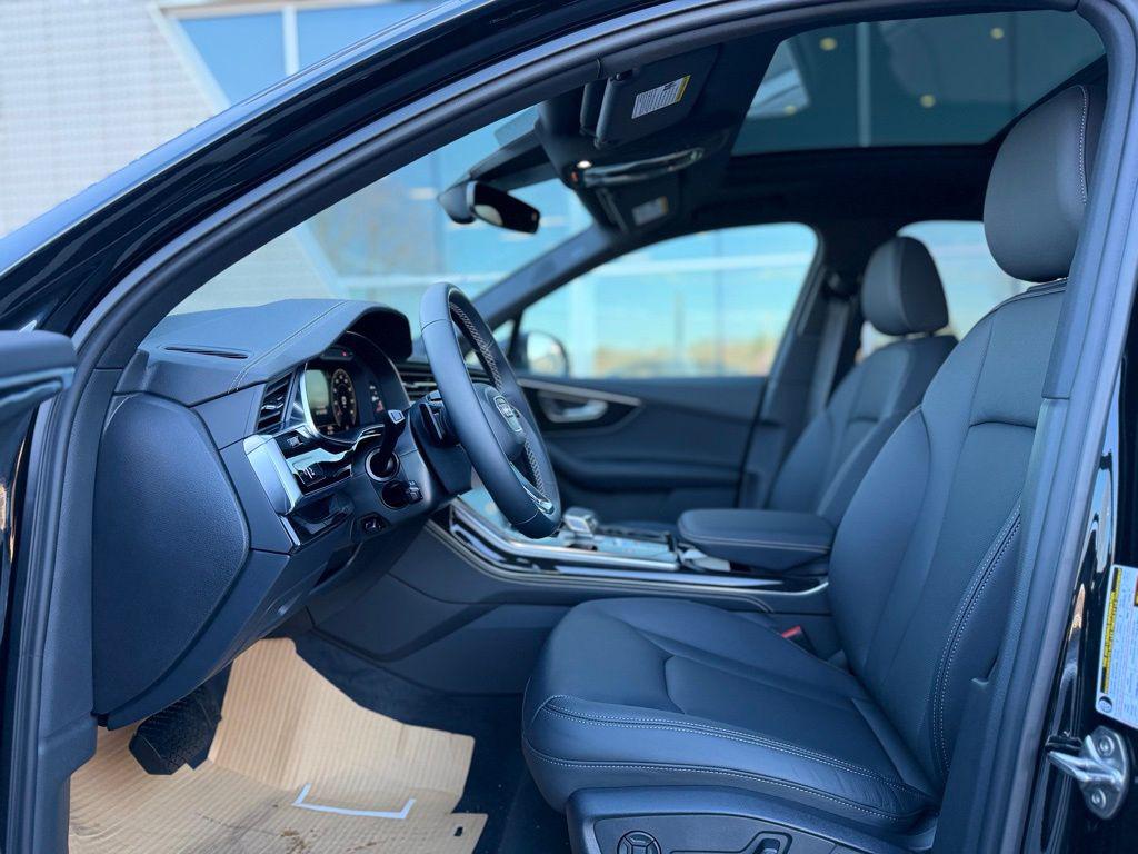 2025 Audi Q7 Premium Plus - Photo 11