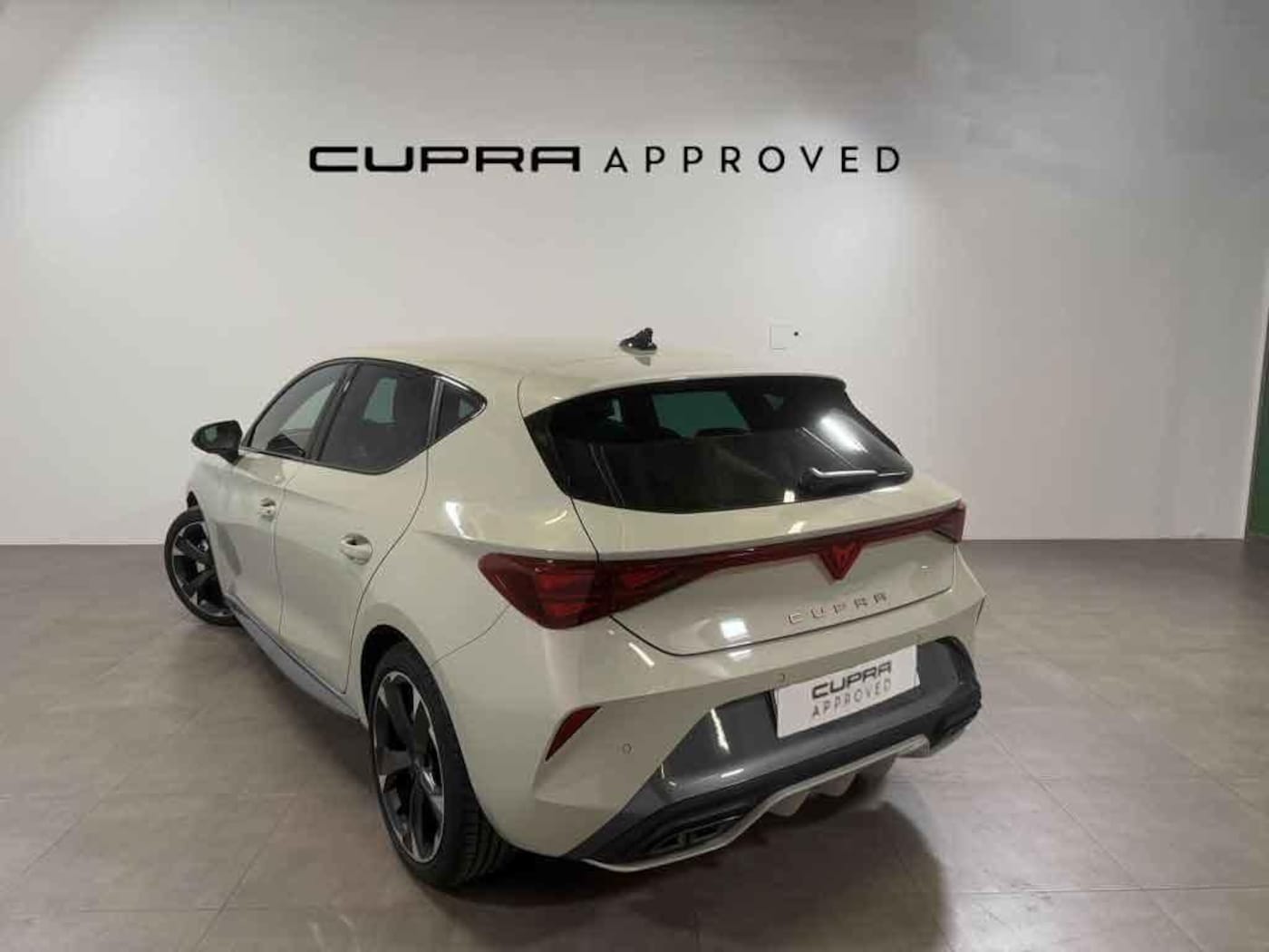 CUPRA Leon León 1.5 TSI e-Hybrid DSG 150 kW (204 CV) — photo 2