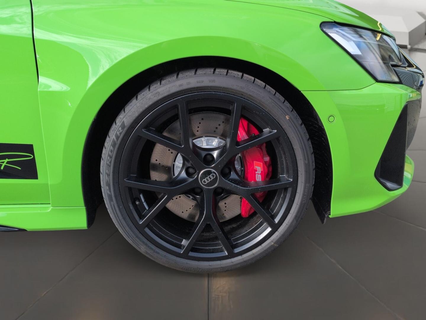 Bild über Audi RS 3 Sportback TFSI quattro S tronic - für weitere Informationen kontaktieren Sie den Audi Partner