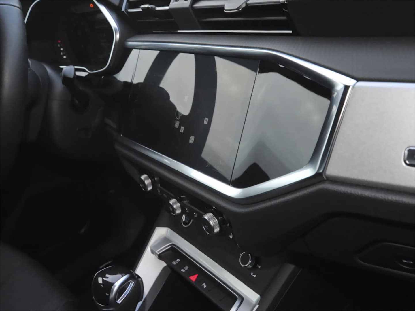 Bild über Audi Q3 40 TFSI quattro S tronic - für weitere Informationen kontaktieren Sie den Audi Partner