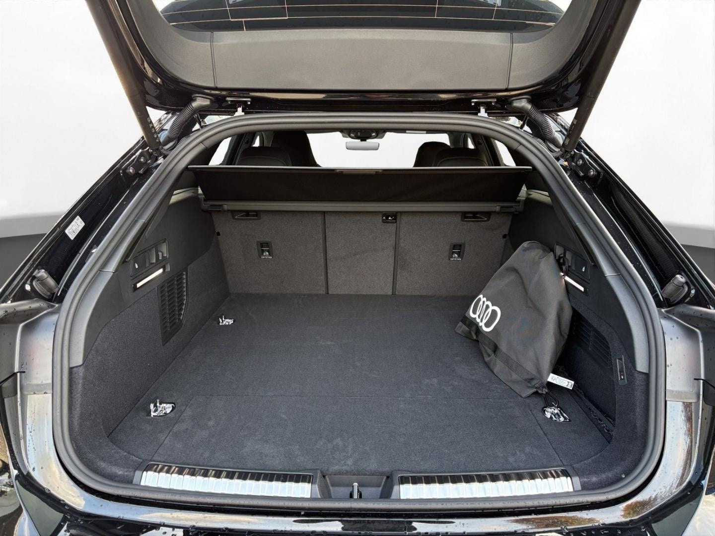 Bild über Audi A6 allroad e-hybrid e-hybrid quattro 270 kW S tronic - für weitere Informationen kontaktieren Sie den Audi Partner