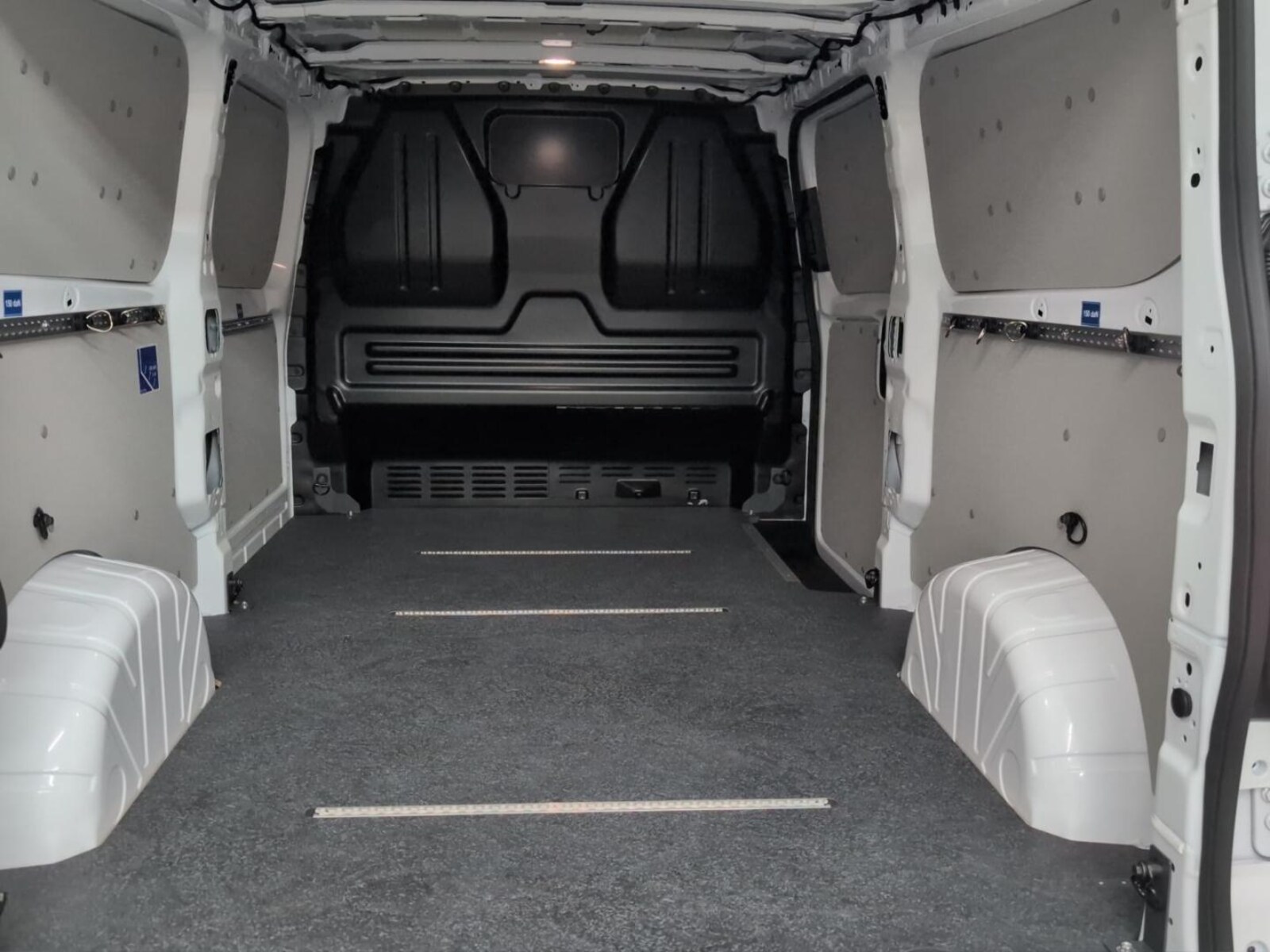 Volkswagen Transporter Kasten langer Radstand – Bild 14