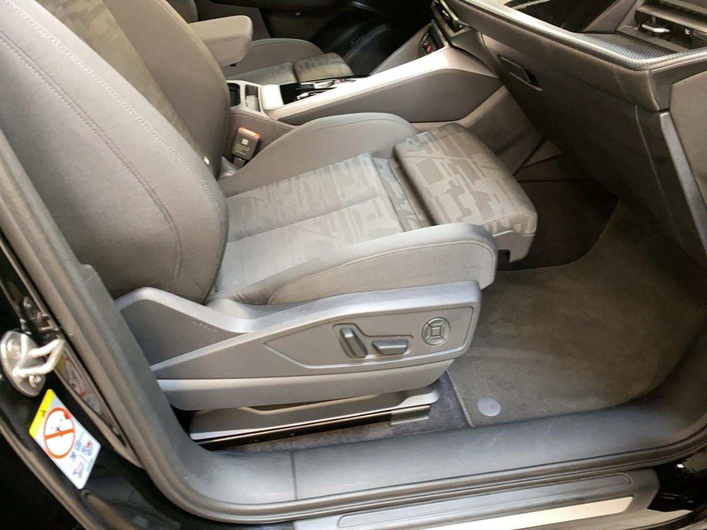 Bild über Audi Q5 SUV TDI quattro 150 kW S tronic - für weitere Informationen kontaktieren Sie den Audi Partner
